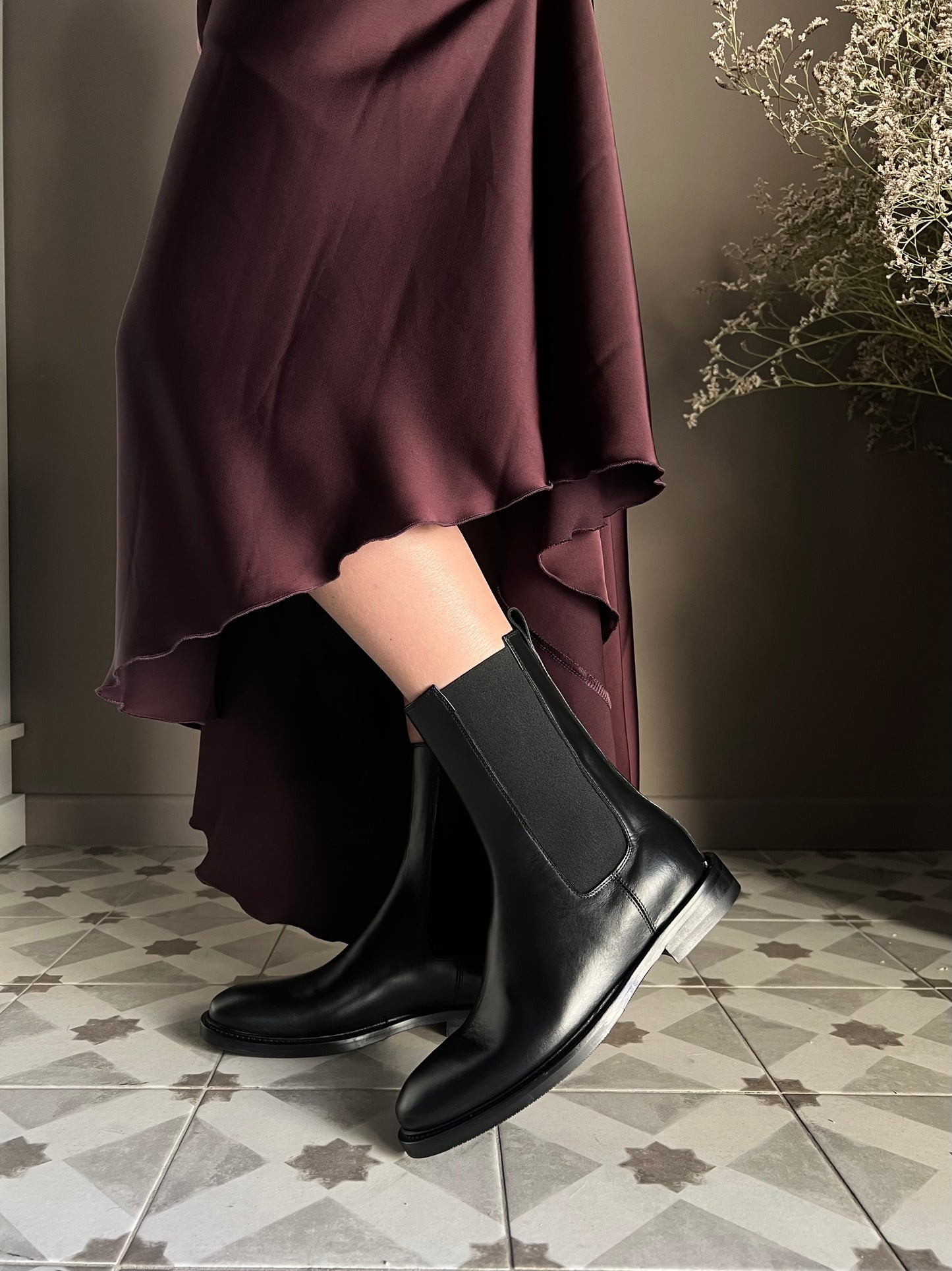 Stivaletto in pelle con elastici laterali