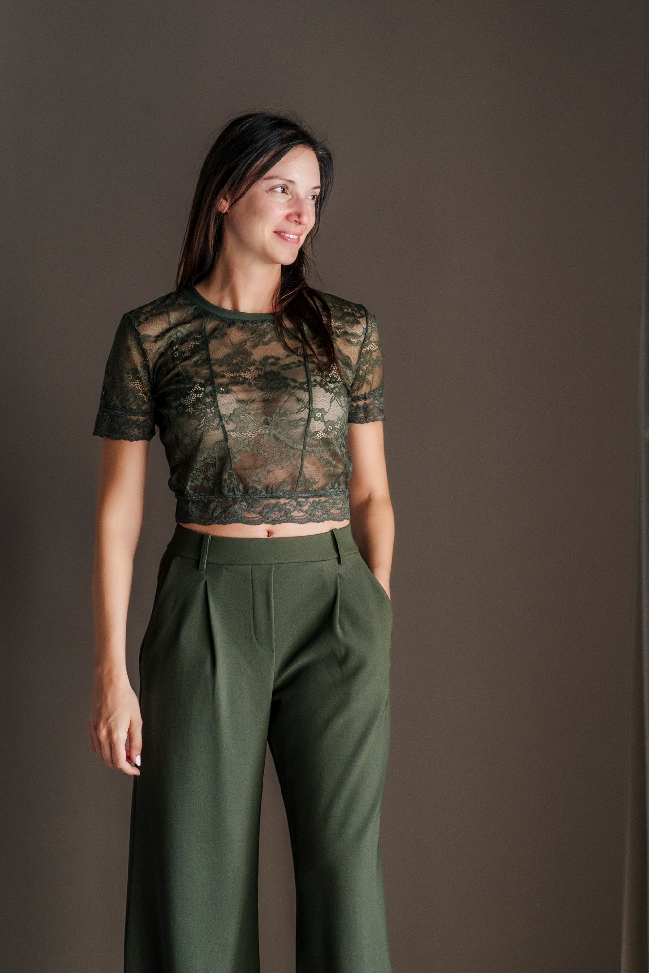 Top in pizzo floreale verde