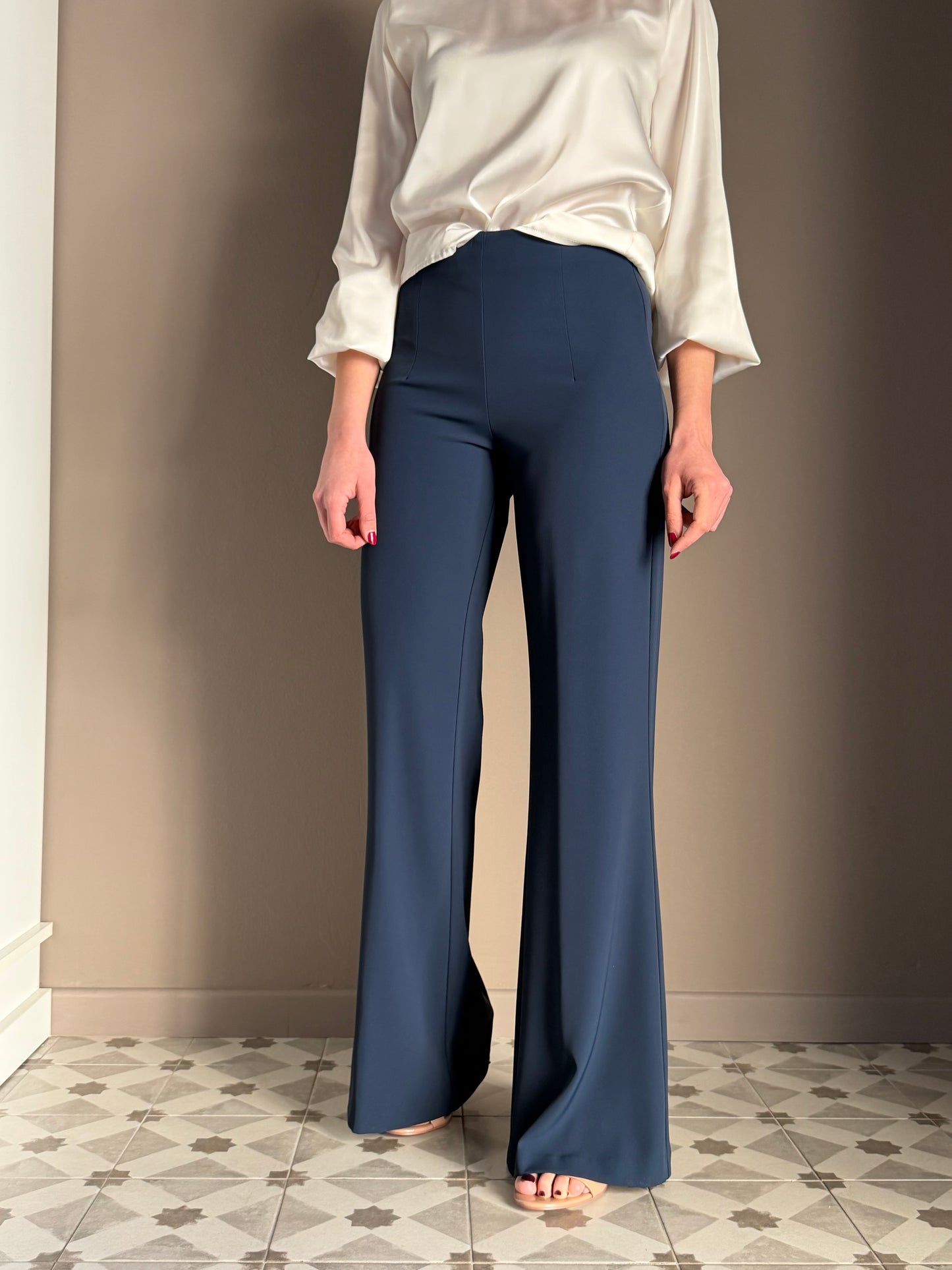 Pantalone a palazzo in crepe fluido blu
