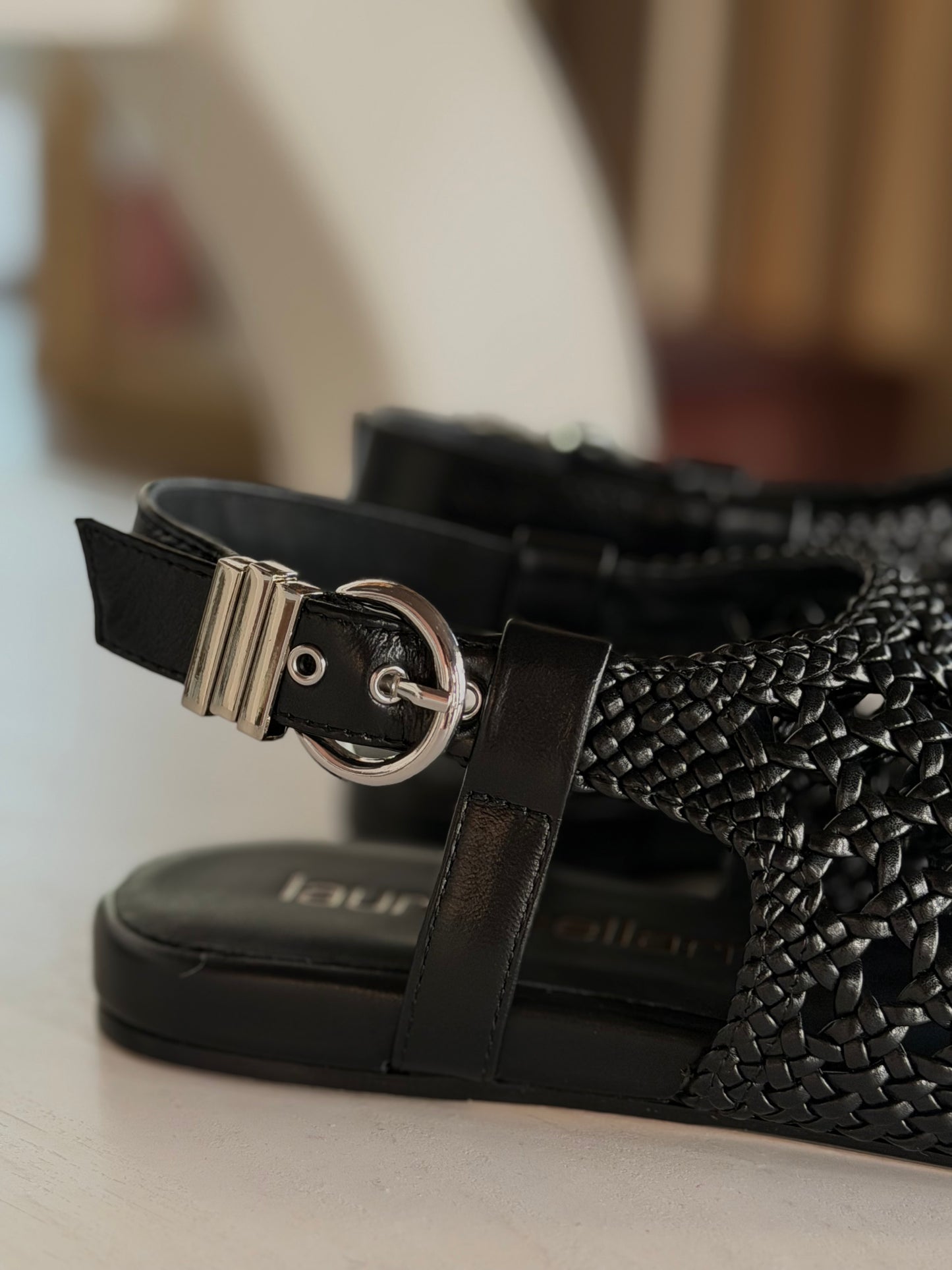 Sandalo Flat in Pelle Intrecciata Nero