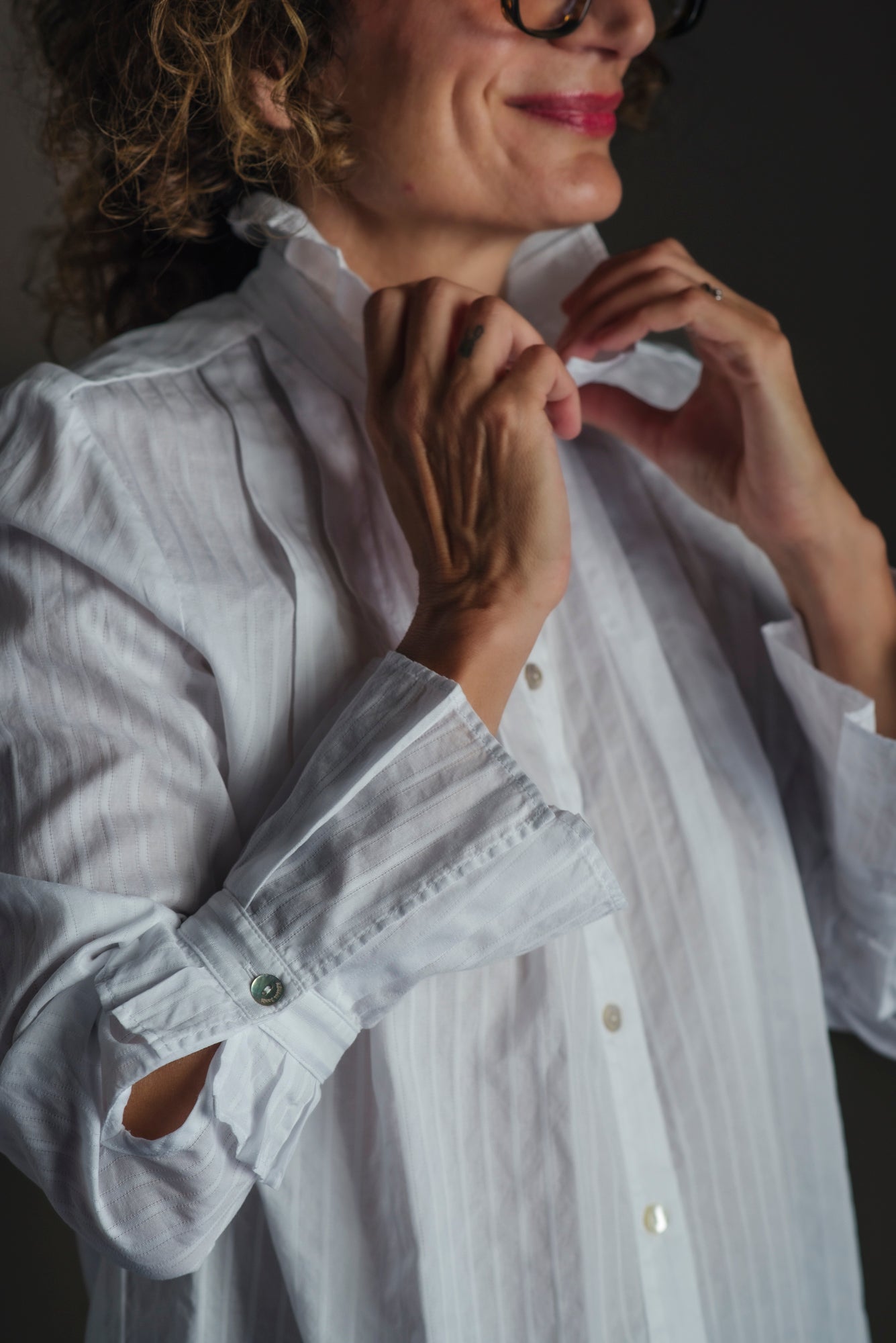 Camicia in cotone svasata con dettagli plisse bianca