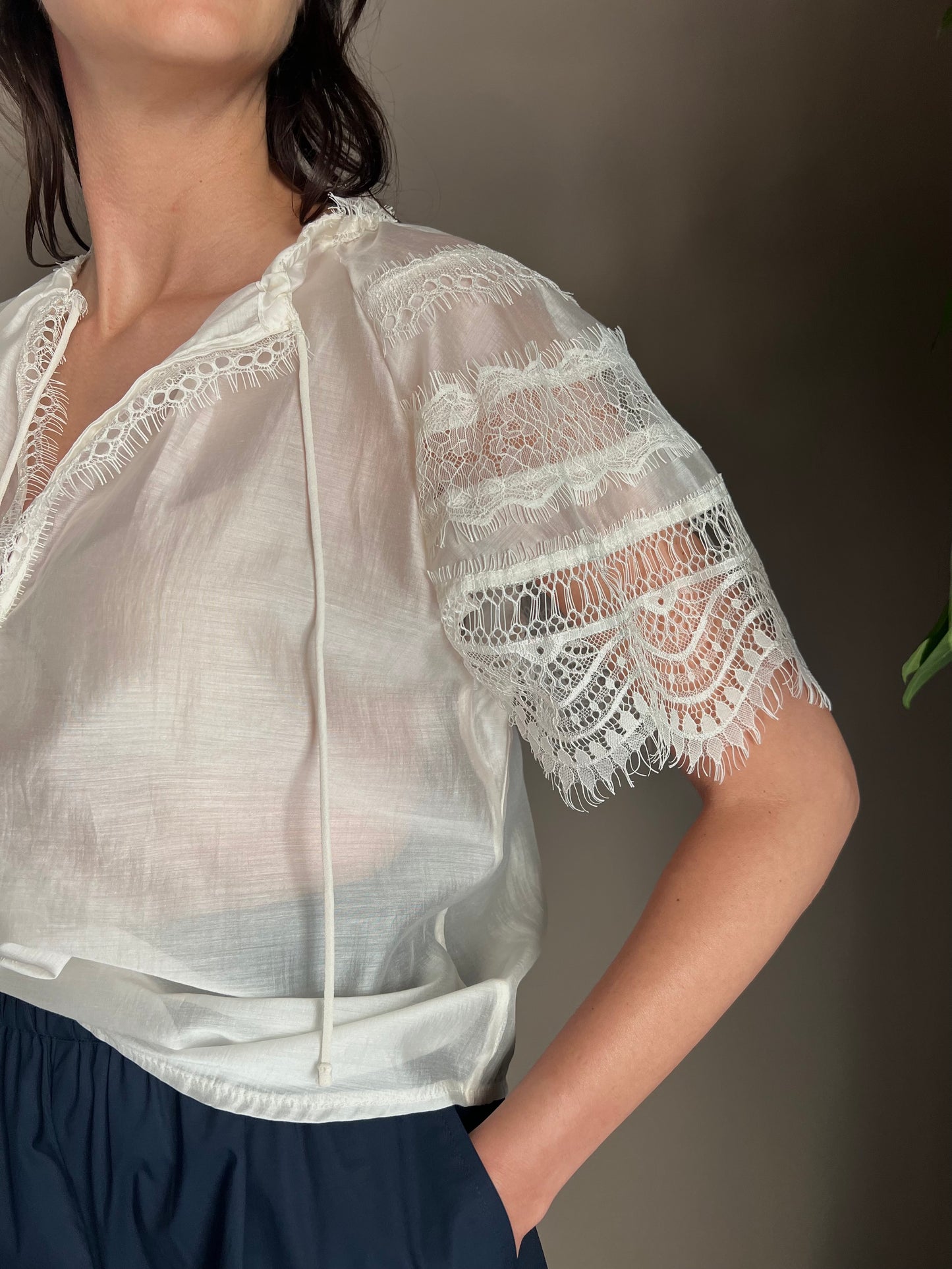 Blusa manica corta con inserti in pizzo cream
