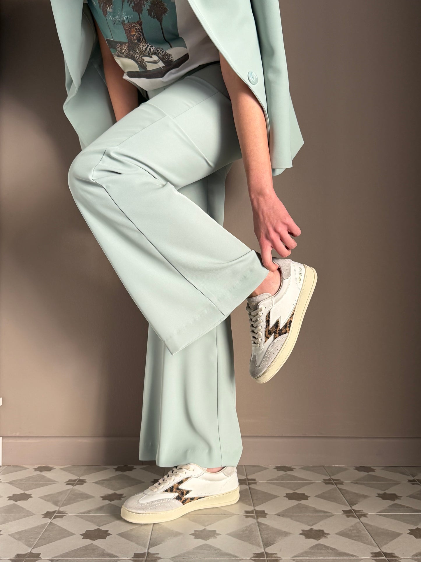 Sneakers in pelle e camoscio con dettaglio leo