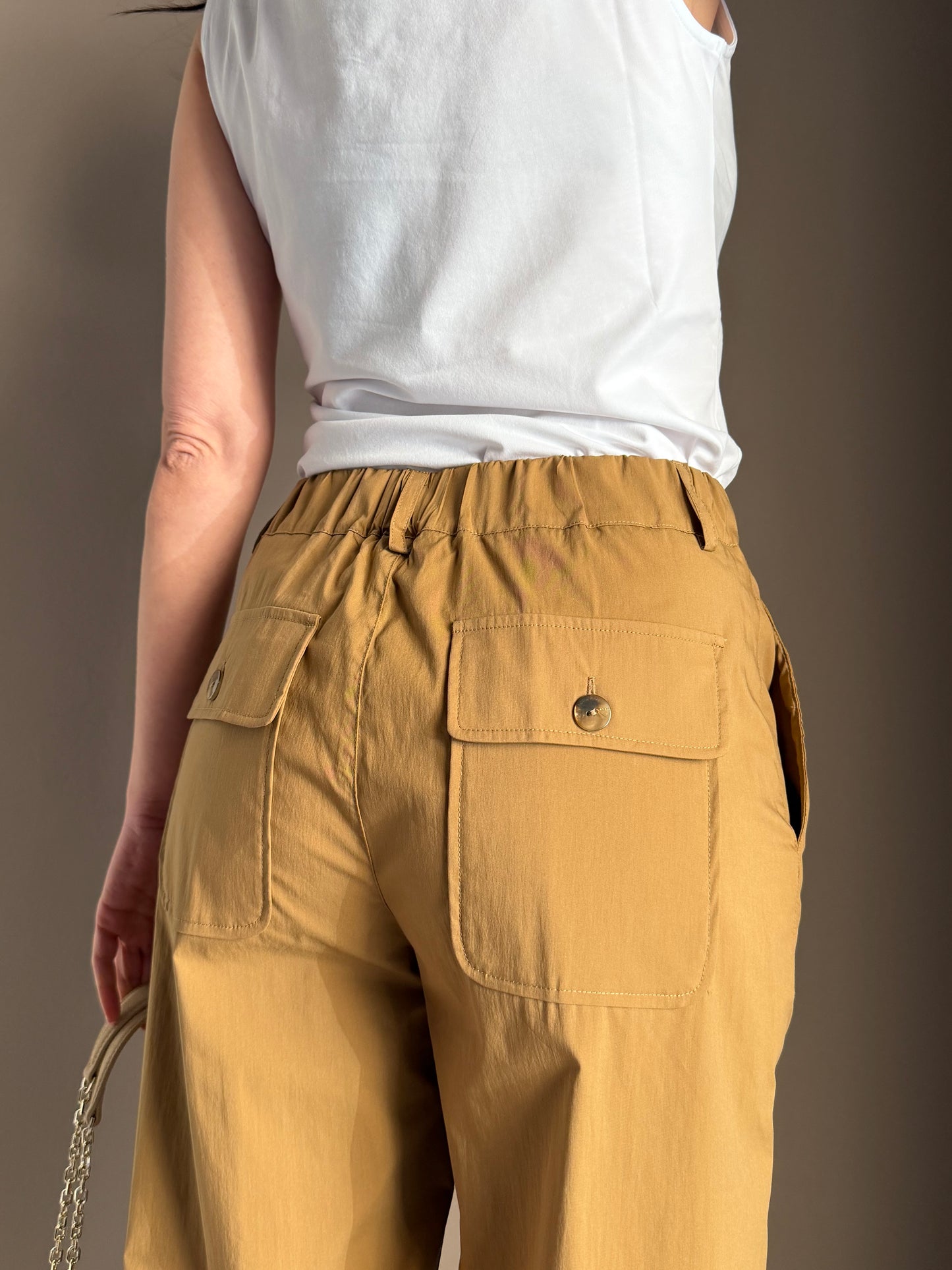 Pantalone Carrot Fit – Colore Nocciola