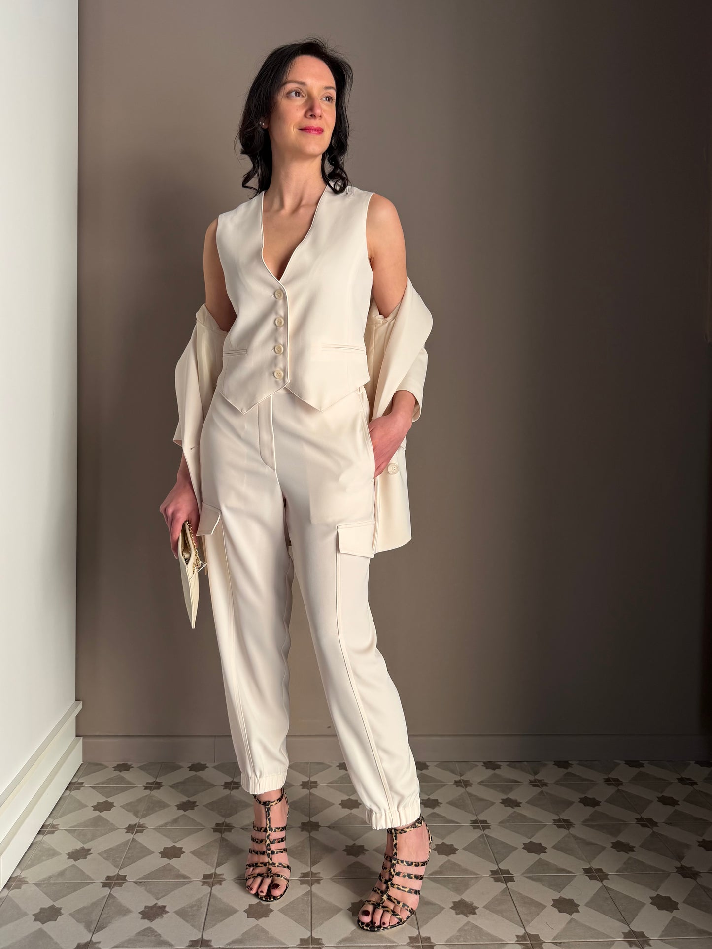 Pantalone cargo in crepe burro