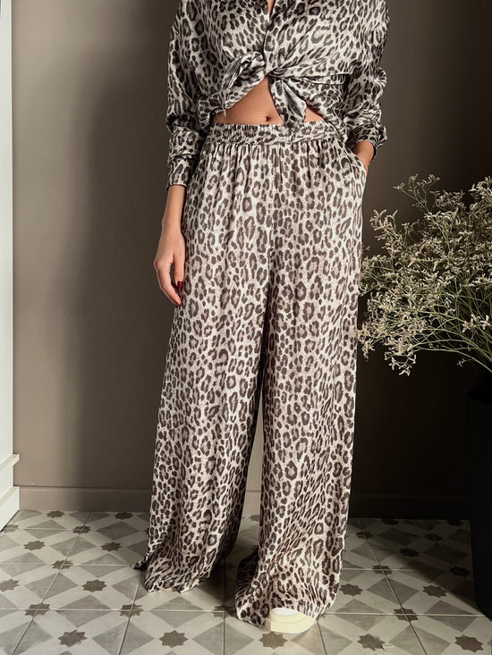 Pantalone in viscosa con stampa animalier