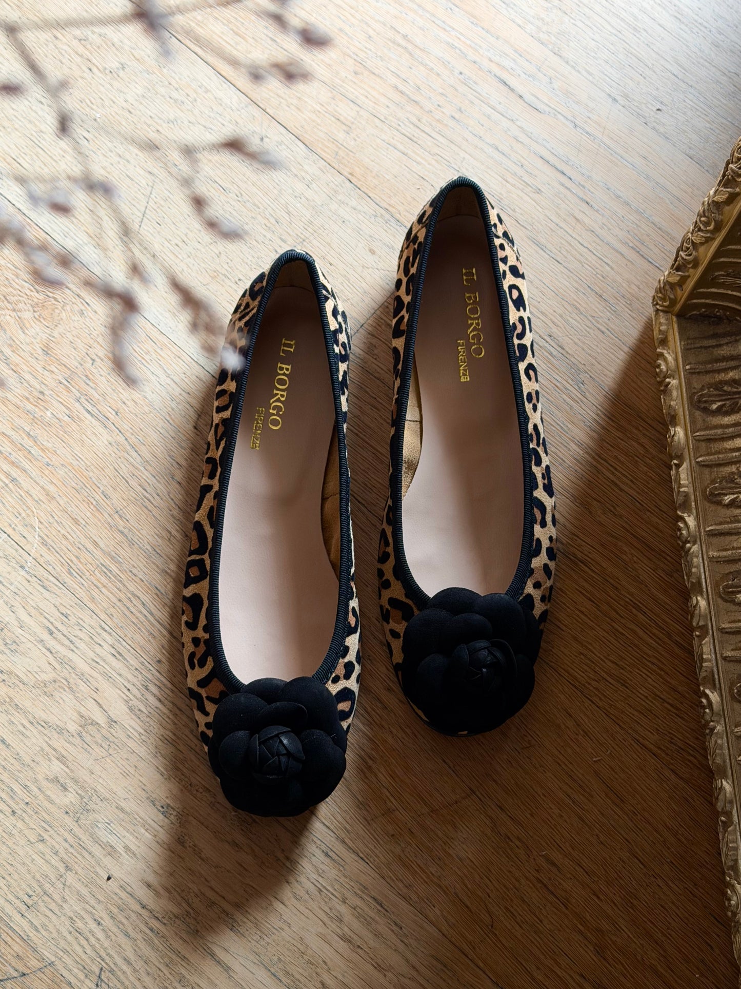 Ballerina camelia in camoscio animalier