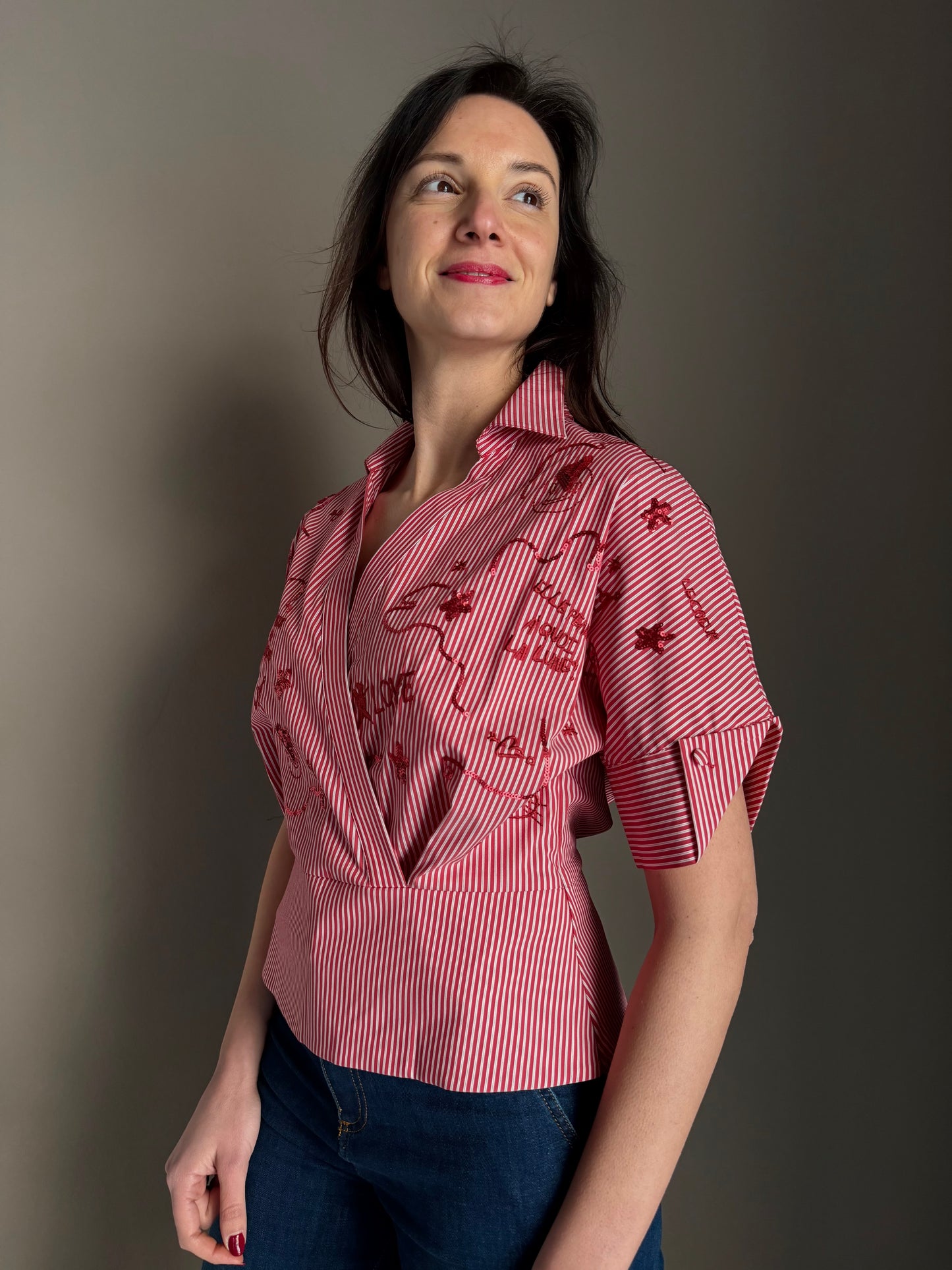 Camicia a righe con ricami preziosi