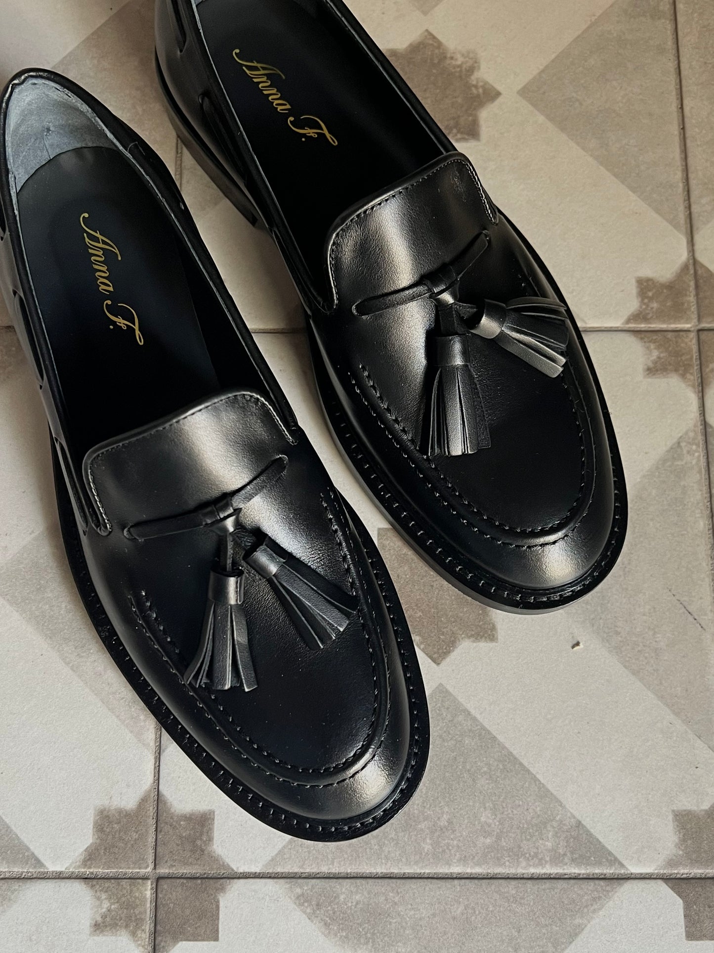 Mocassino in pelle con nappe