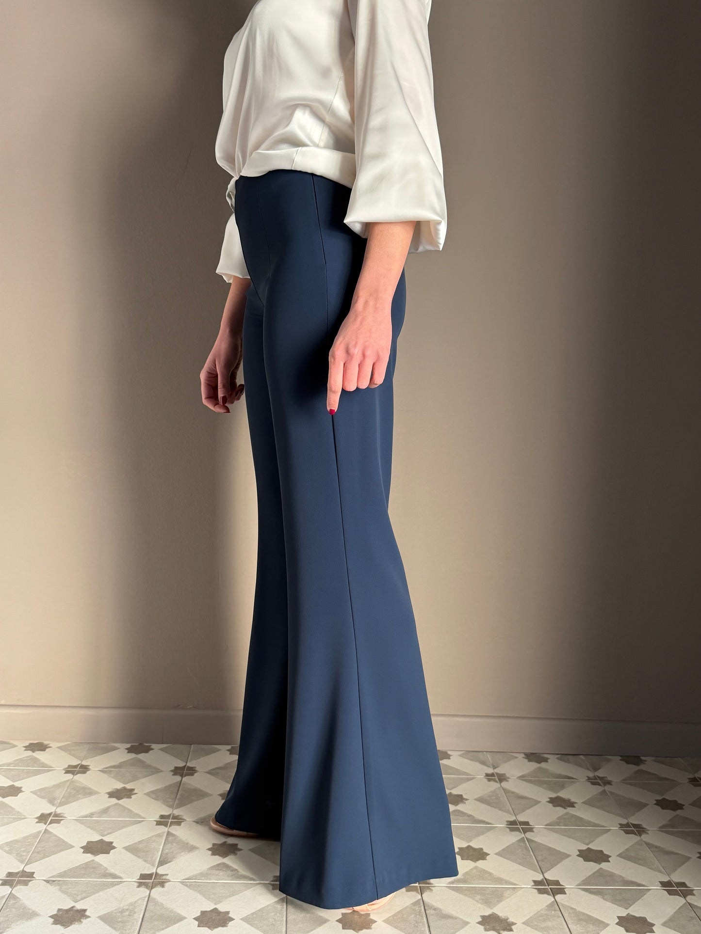 Pantalone a palazzo in crepe fluido blu