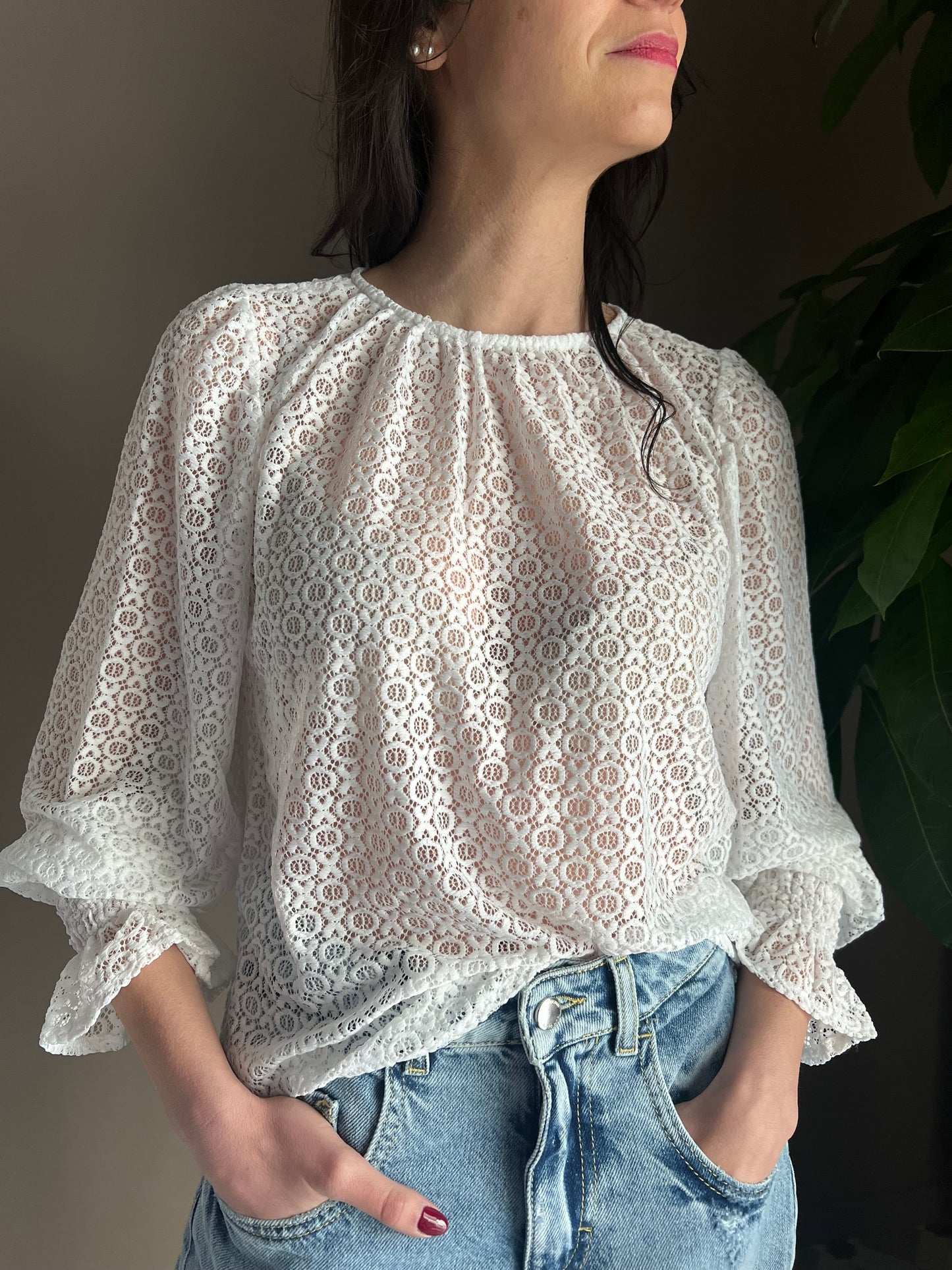 Blusa in pizzo girocollo