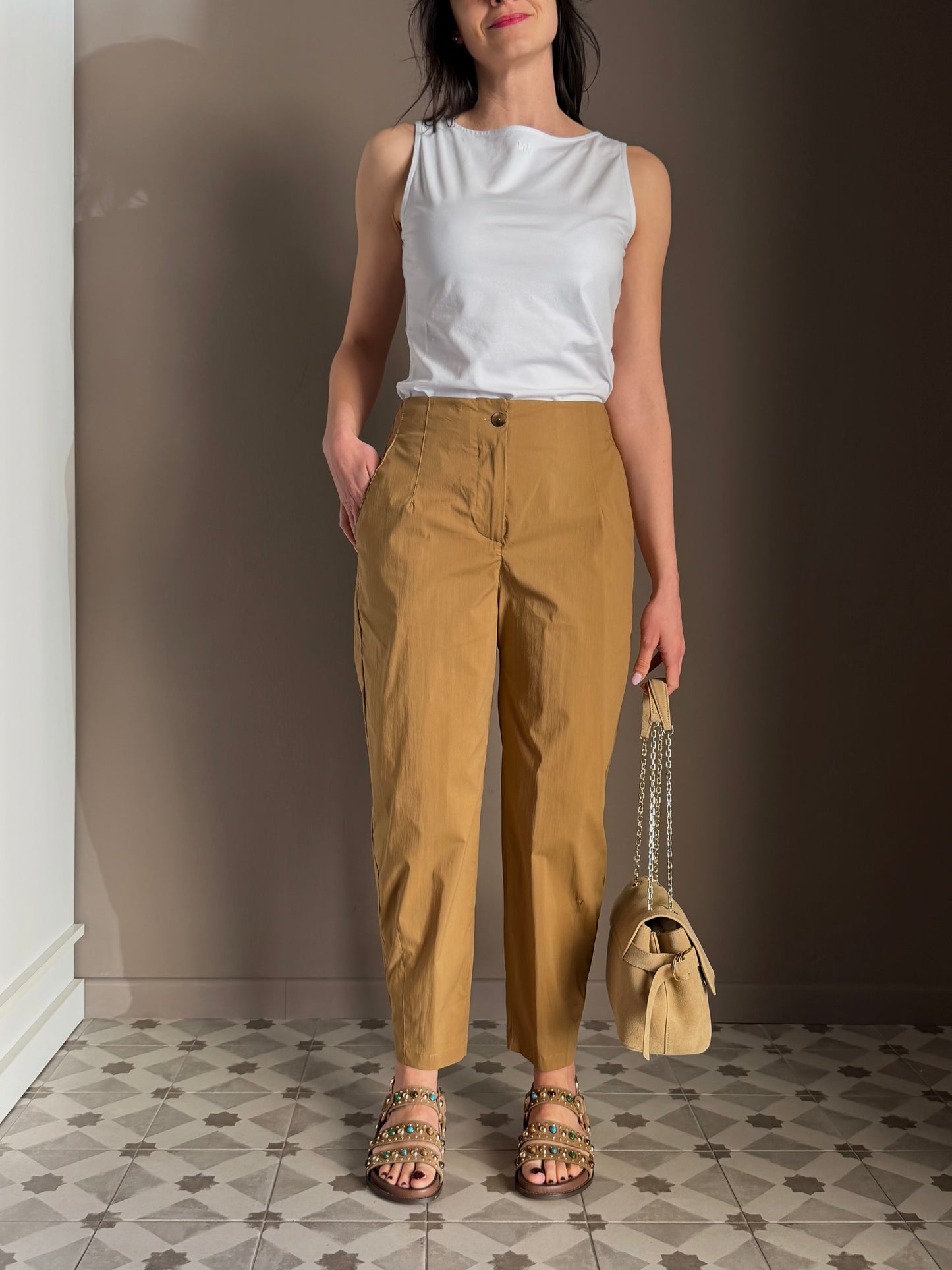 Pantalone Carrot Fit – Colore Nocciola