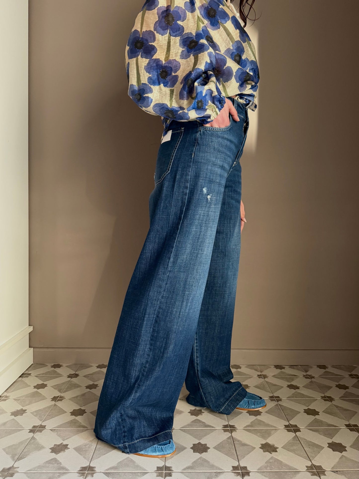 Pantalone denim con elastico wide-leg