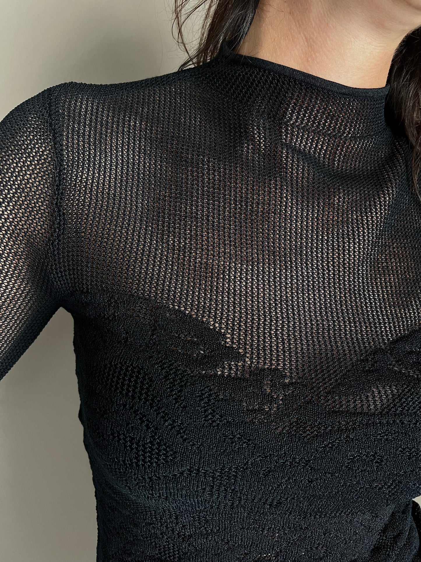 Maglia dolcevita a taglio vivo effetto pizzo