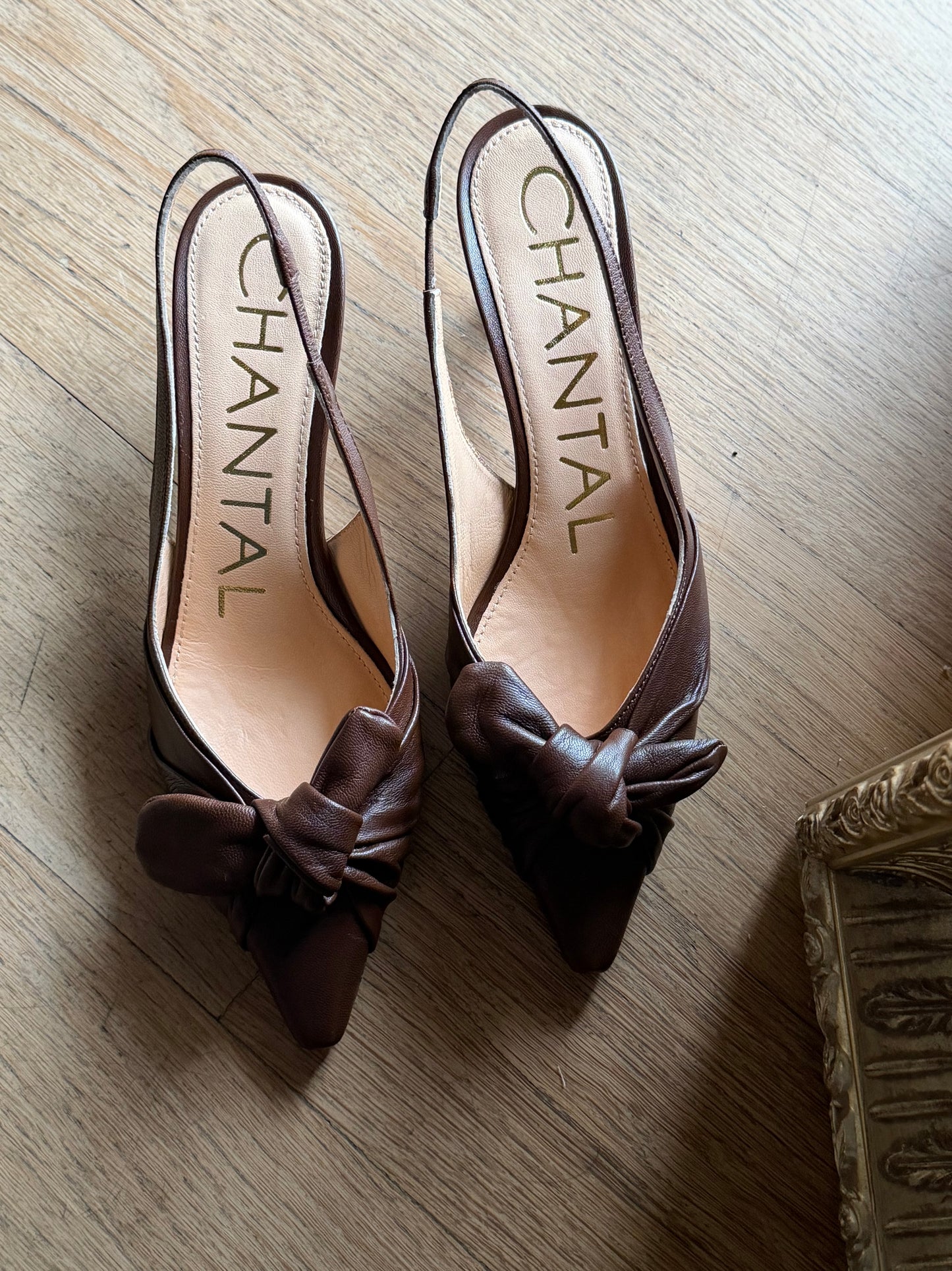 Decolletè in nappa con nodo