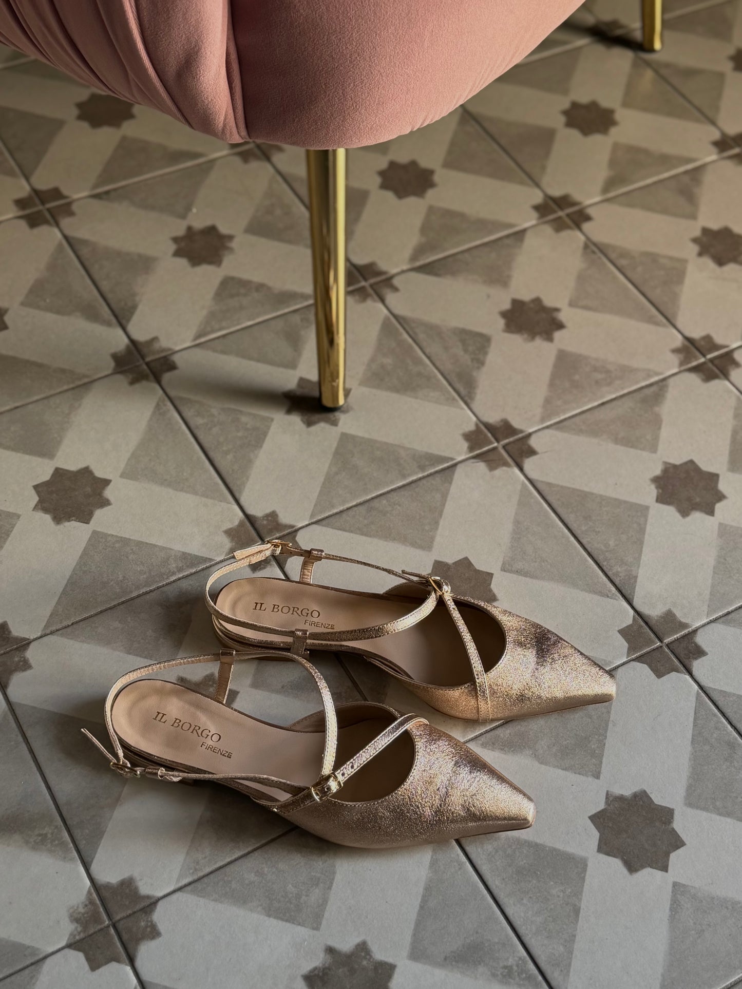 Slingback in laminato rose’