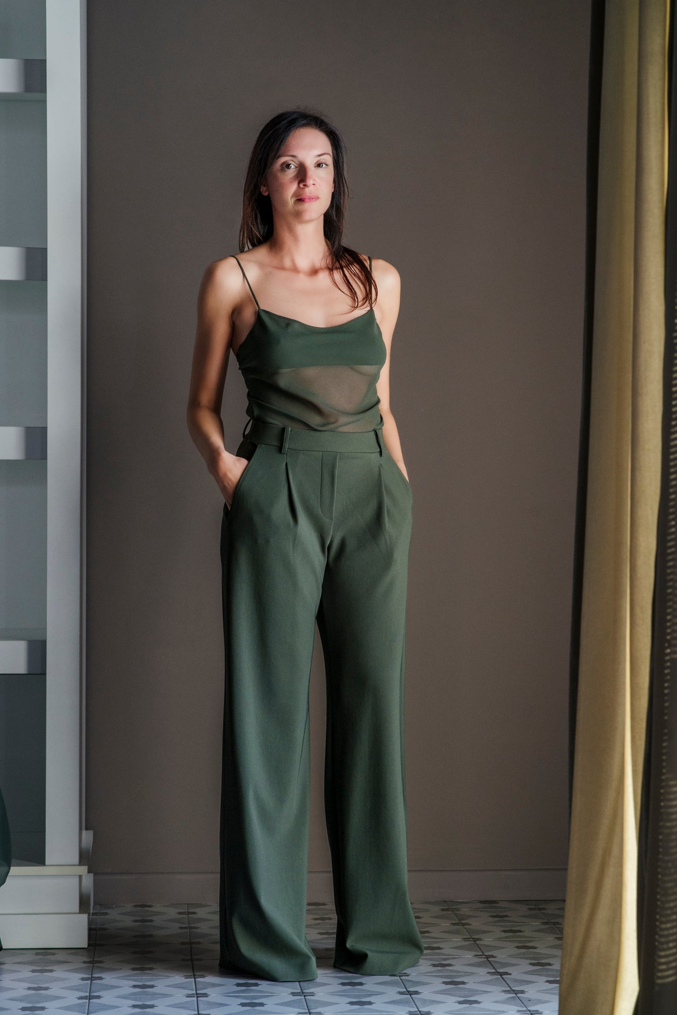 Pantalone a palazzo con vita elasticizzata militare