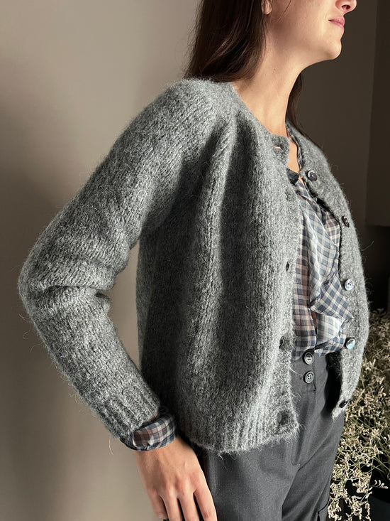 Cardigan grigio con ricamo