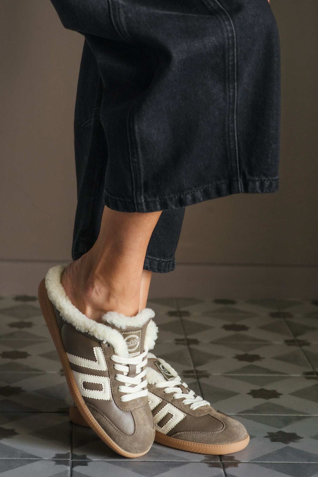 Sneakers sabot in pelle con ecopelliccia