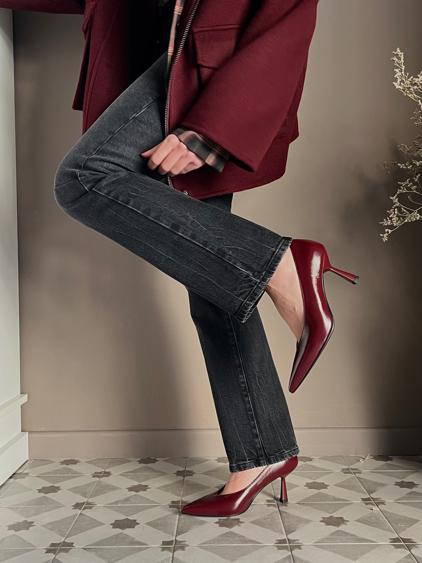 Decolletè in pelle scollo a V bordeaux