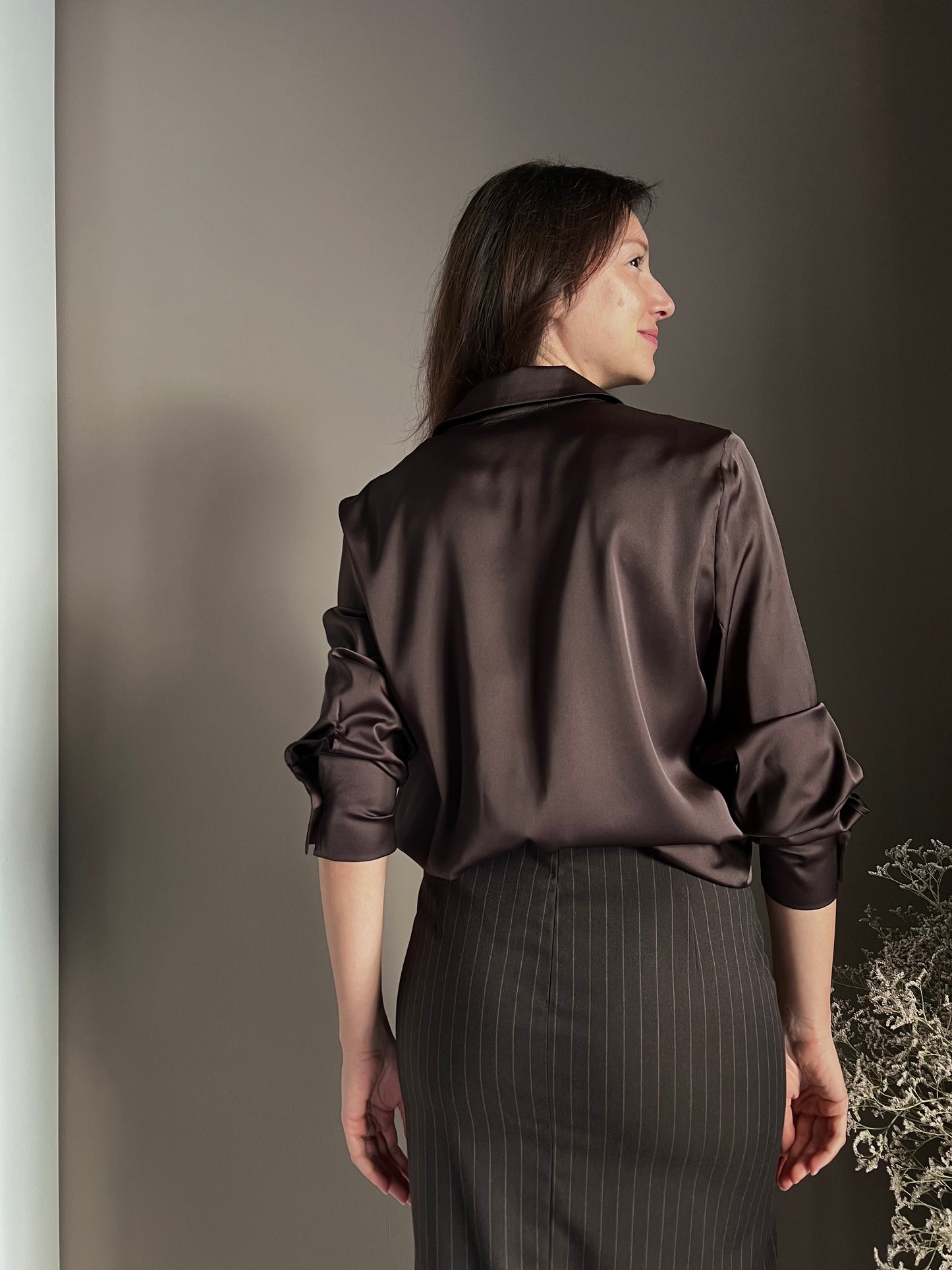 Camicia in satin cioccolato