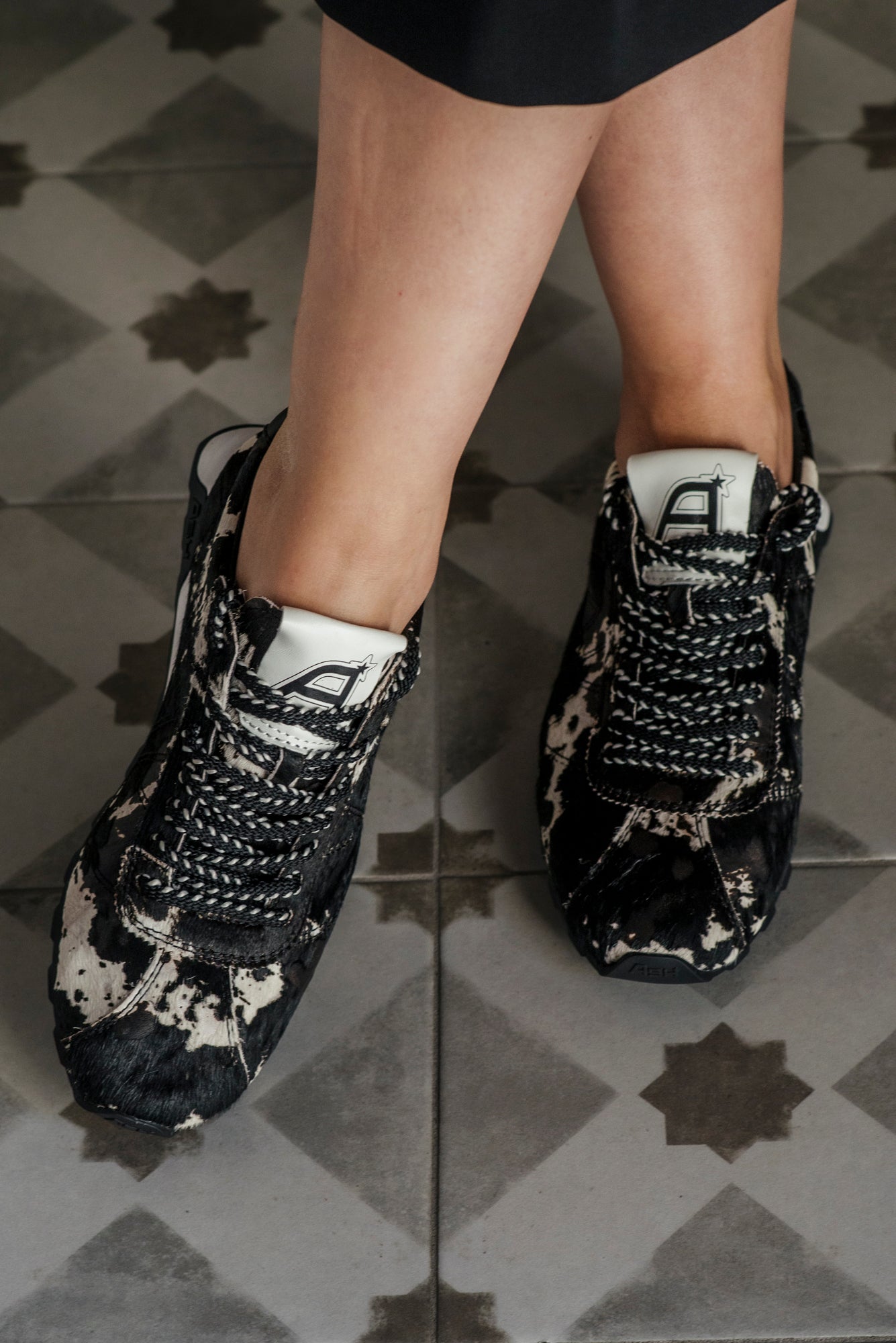 Sneakers in cavallino bianco/nero