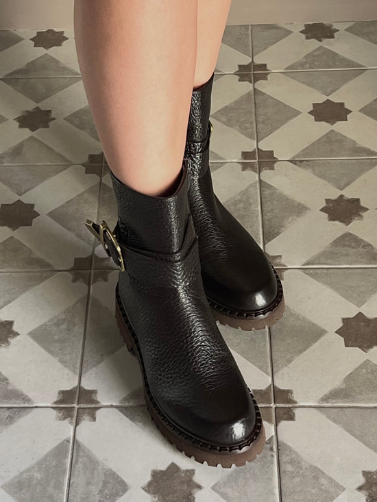 Stivaletto biker in pelle martellata testa moro