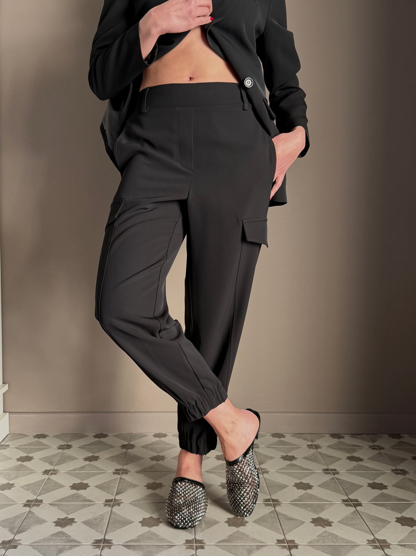 Pantalone cargo in crepe