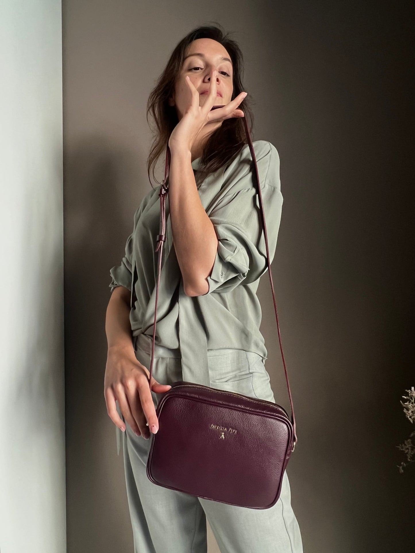 Borsa tracolla in pelle martellata Purple Red