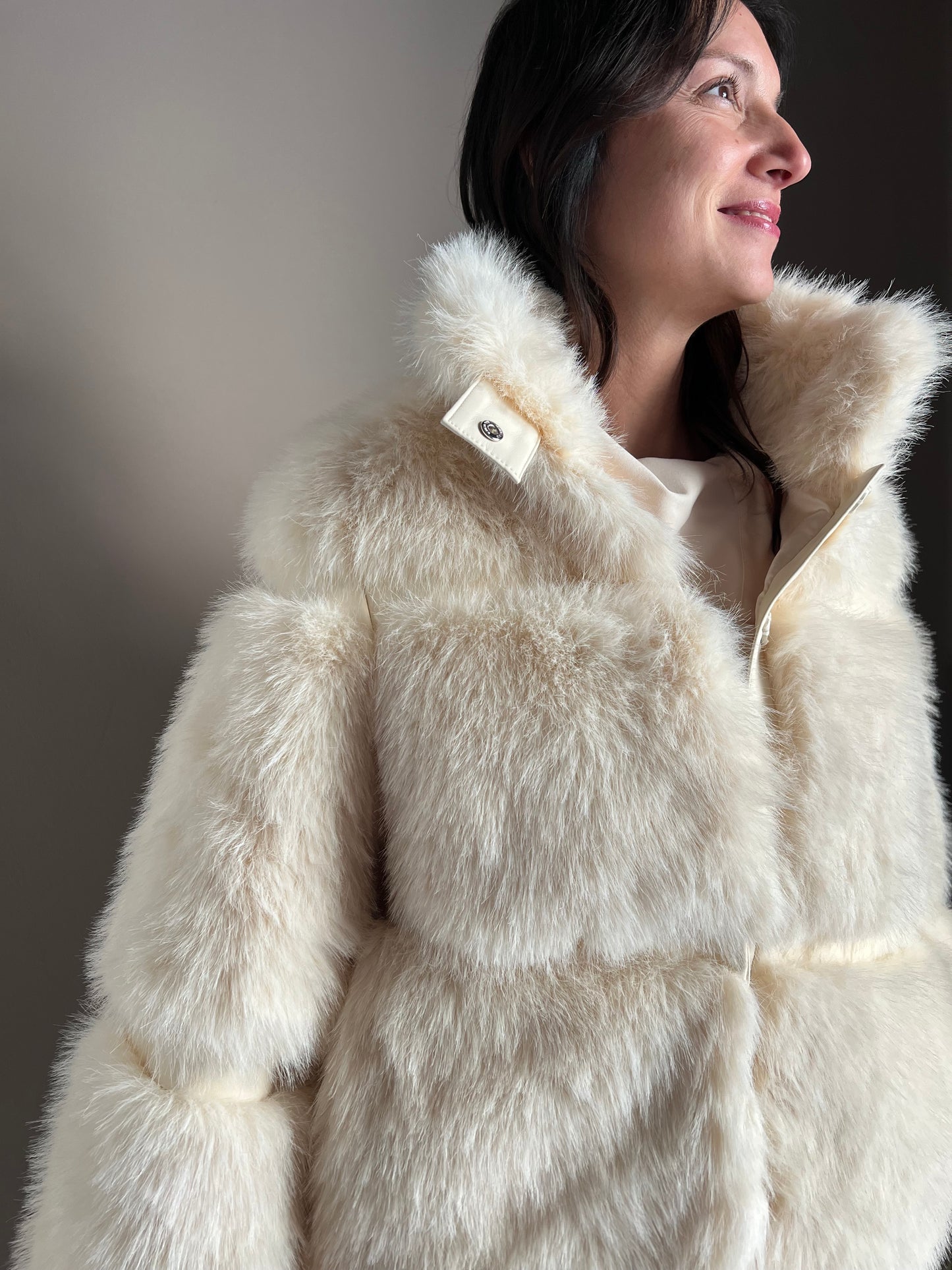 Giubbotto fluffy corto Wooly White