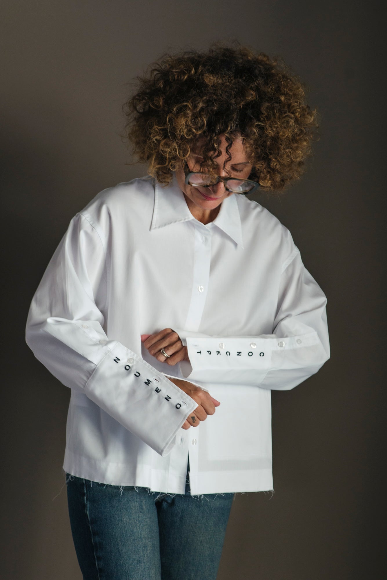 Camicia over in piquet con logo manica