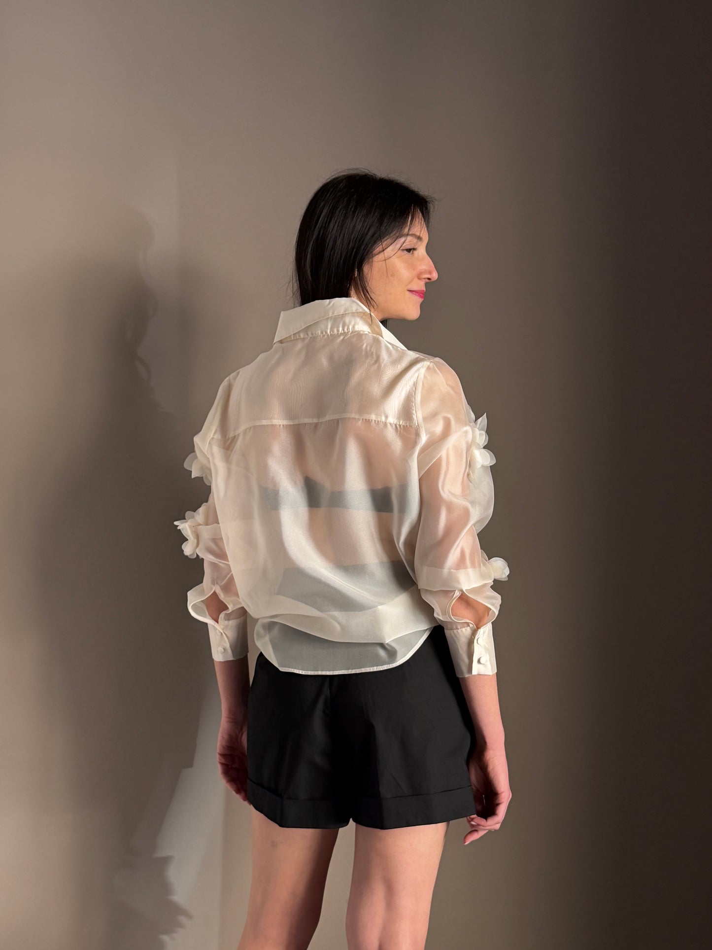 Camicia Champagne con Applicazioni Floreali