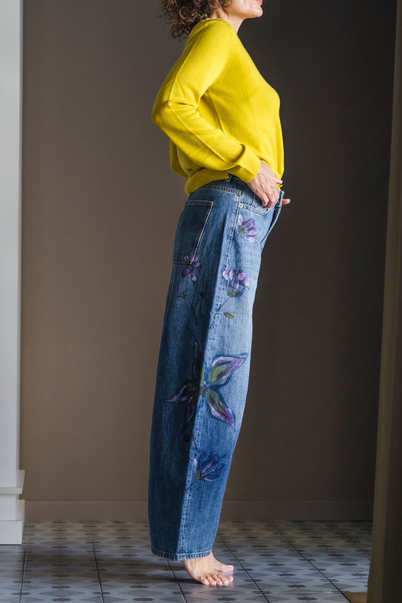 Pantalone denim dipinto a mano