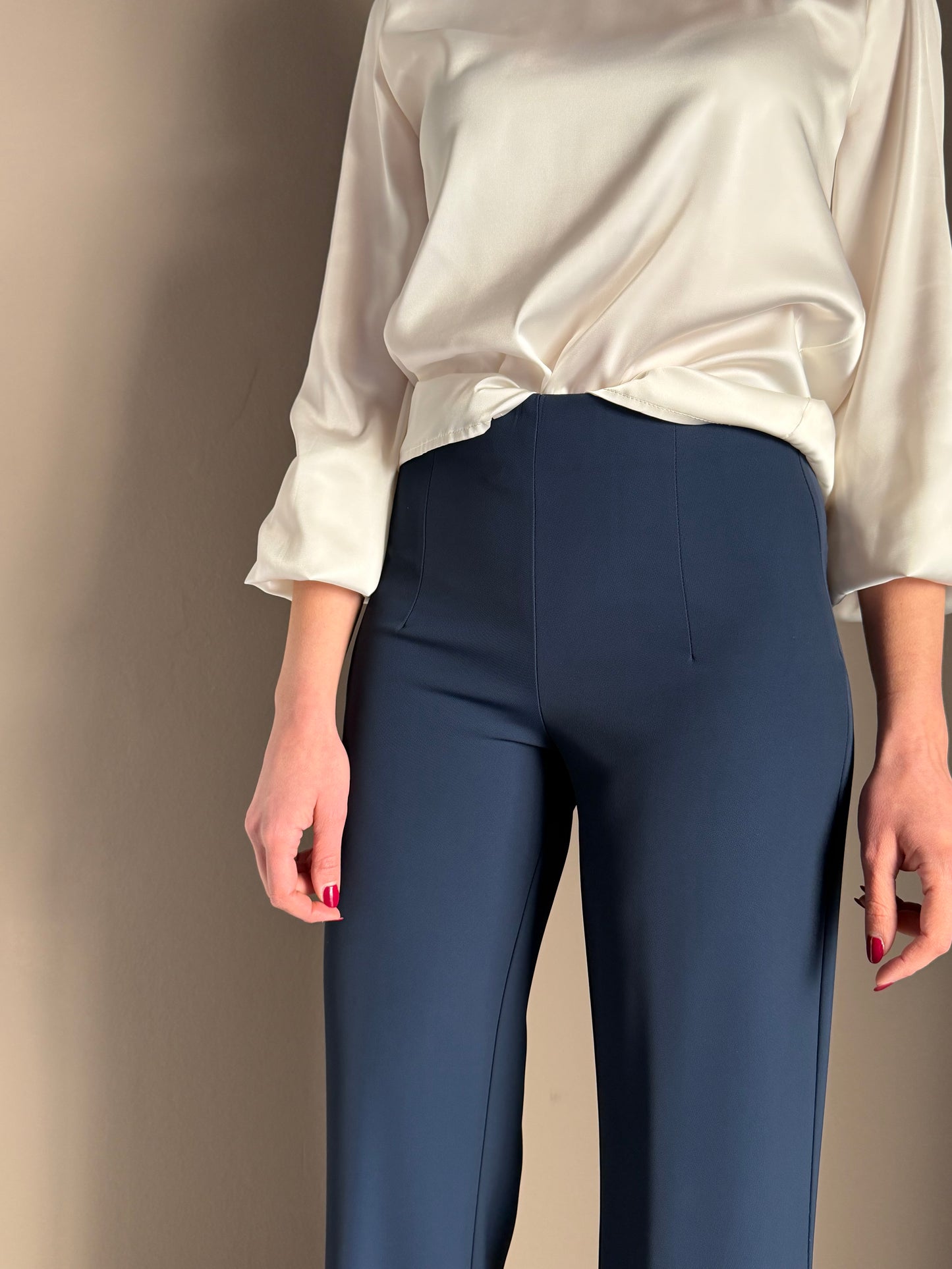 Pantalone a palazzo in crepe fluido blu