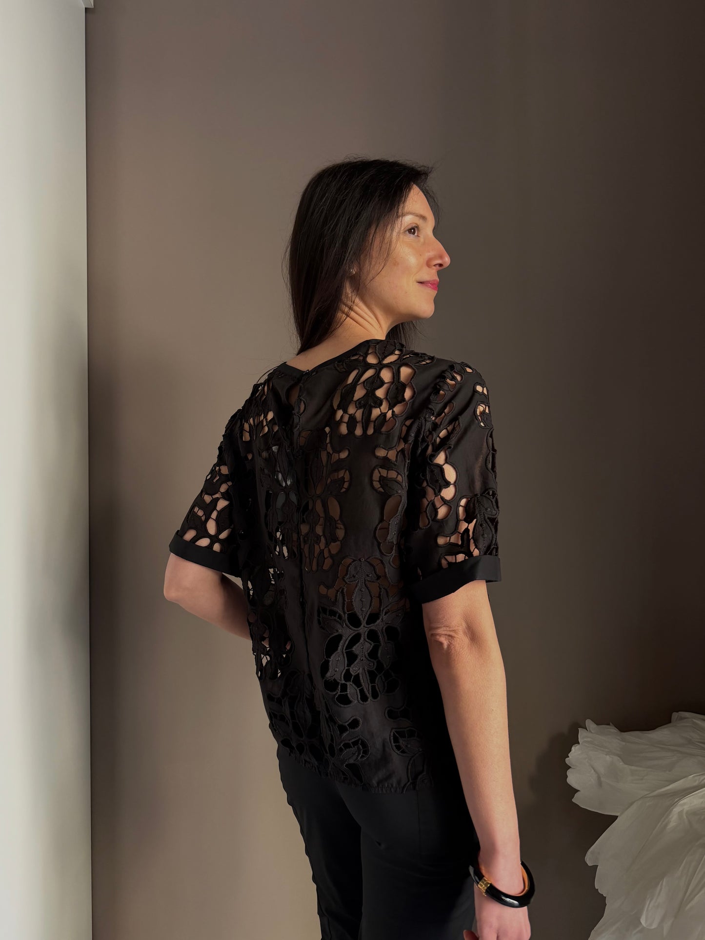 Blusa in macrame’ e tencel nera