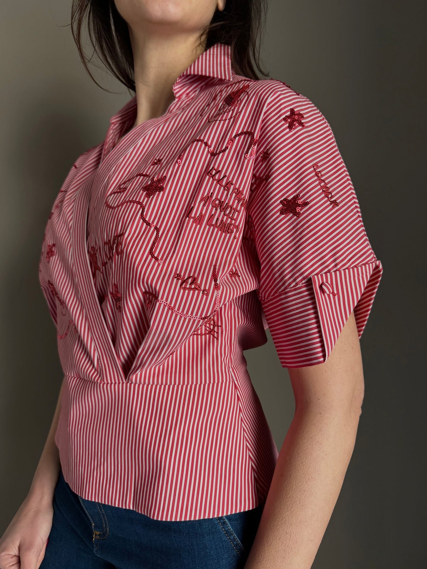Camicia a righe con ricami preziosi