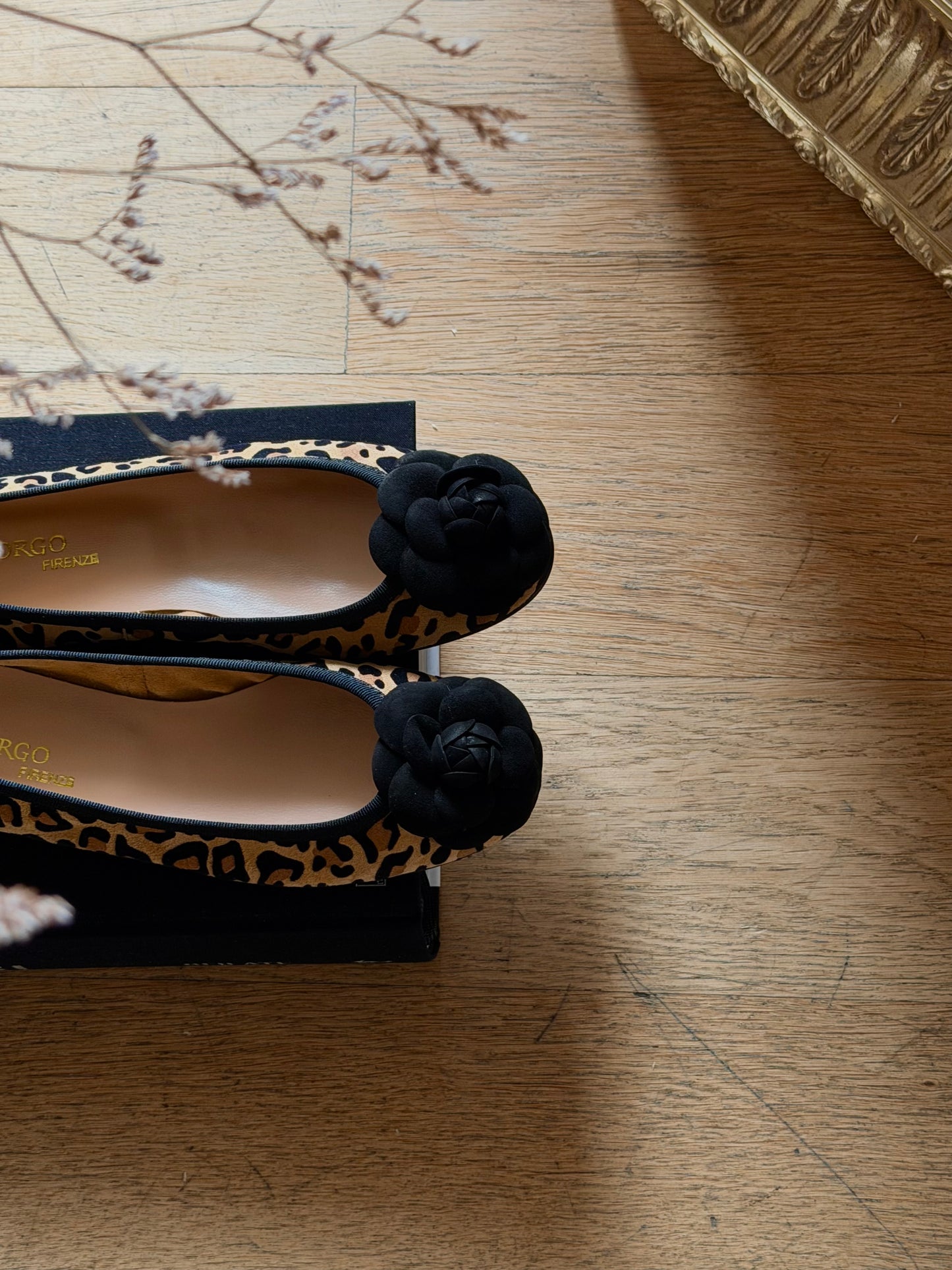 Ballerina camelia in camoscio animalier