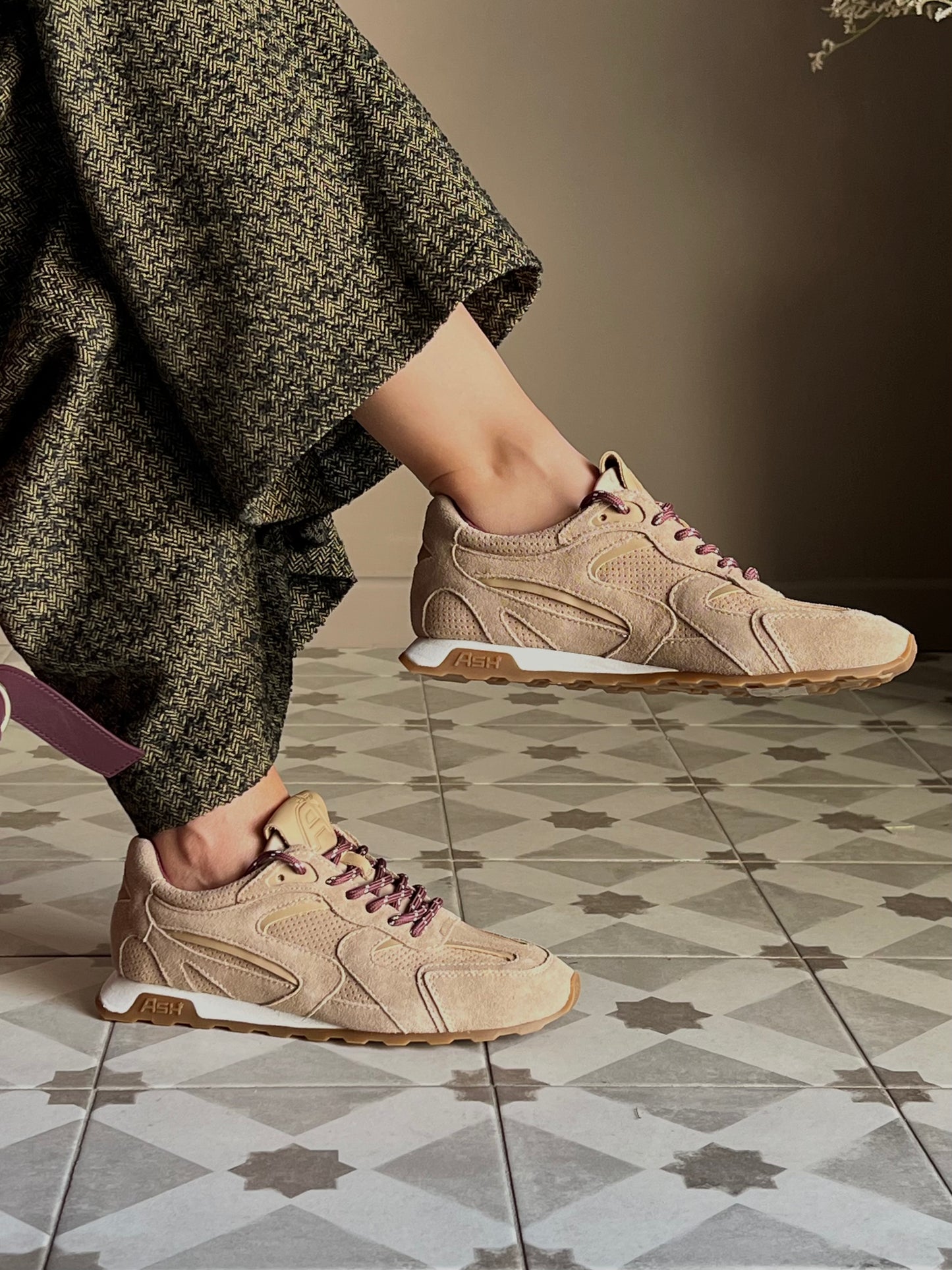 Sneakers Ash mod. Kasar in camoscio