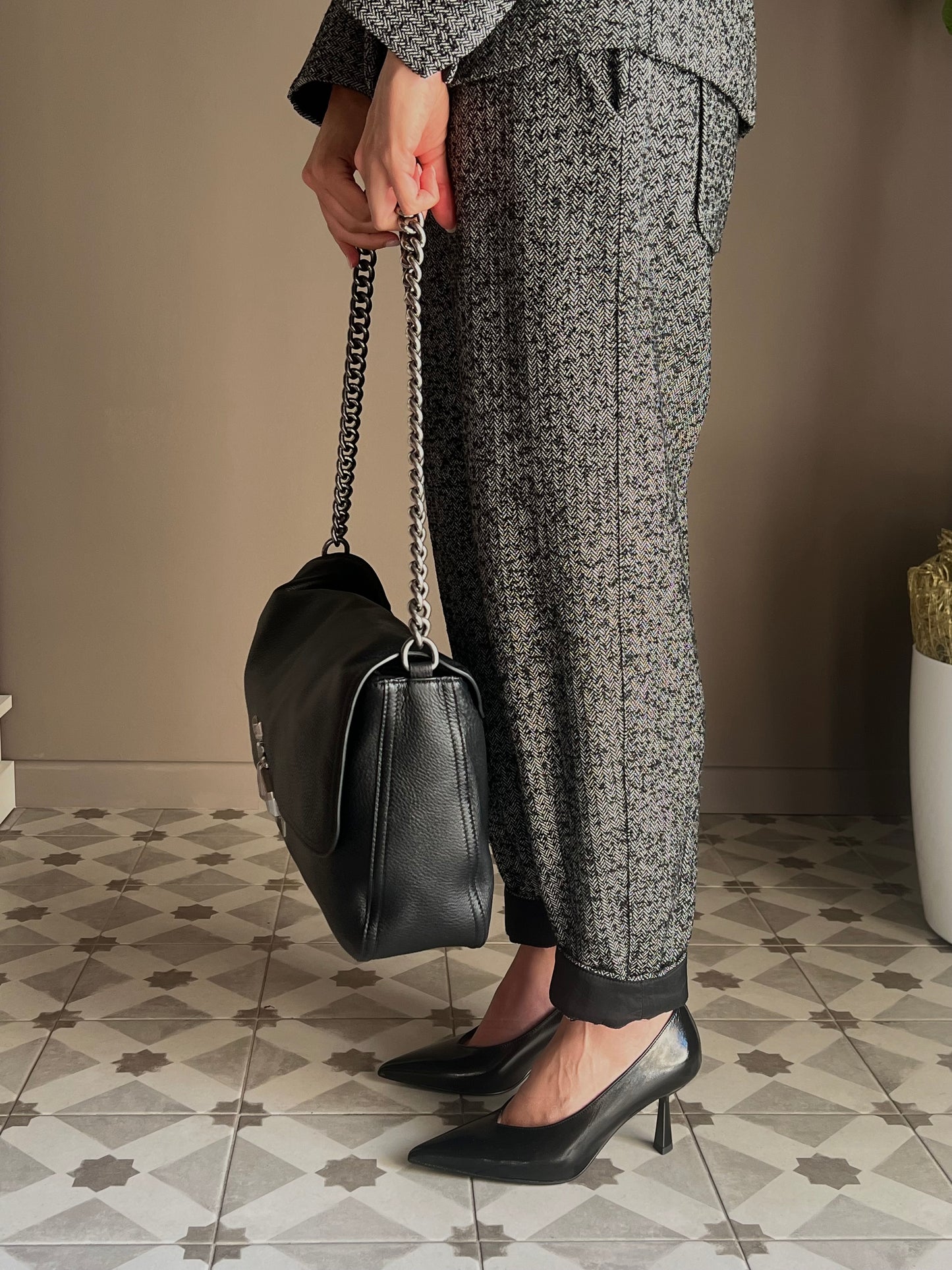 Decolletè in pelle con scollo a V