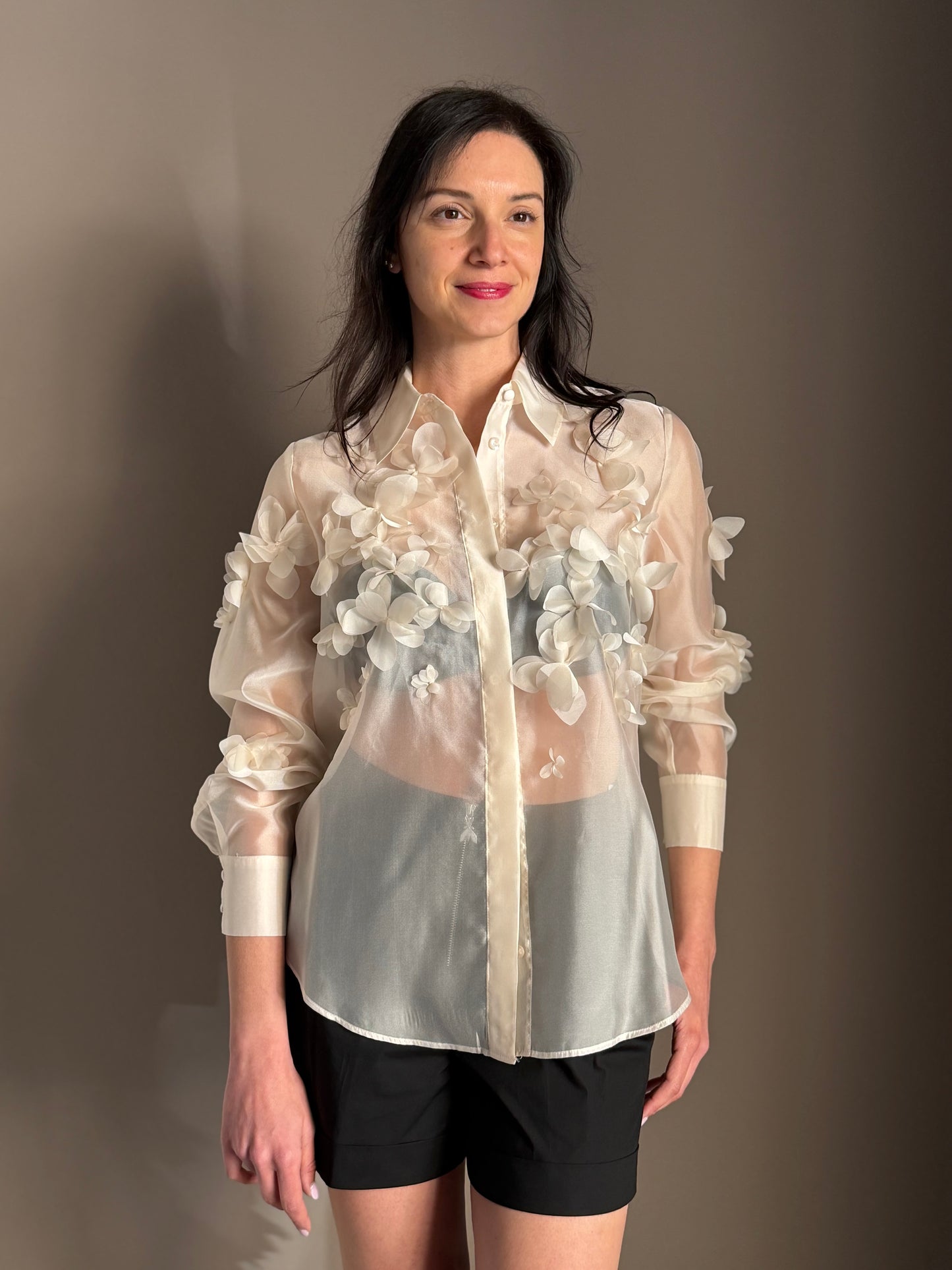 Camicia Champagne con Applicazioni Floreali