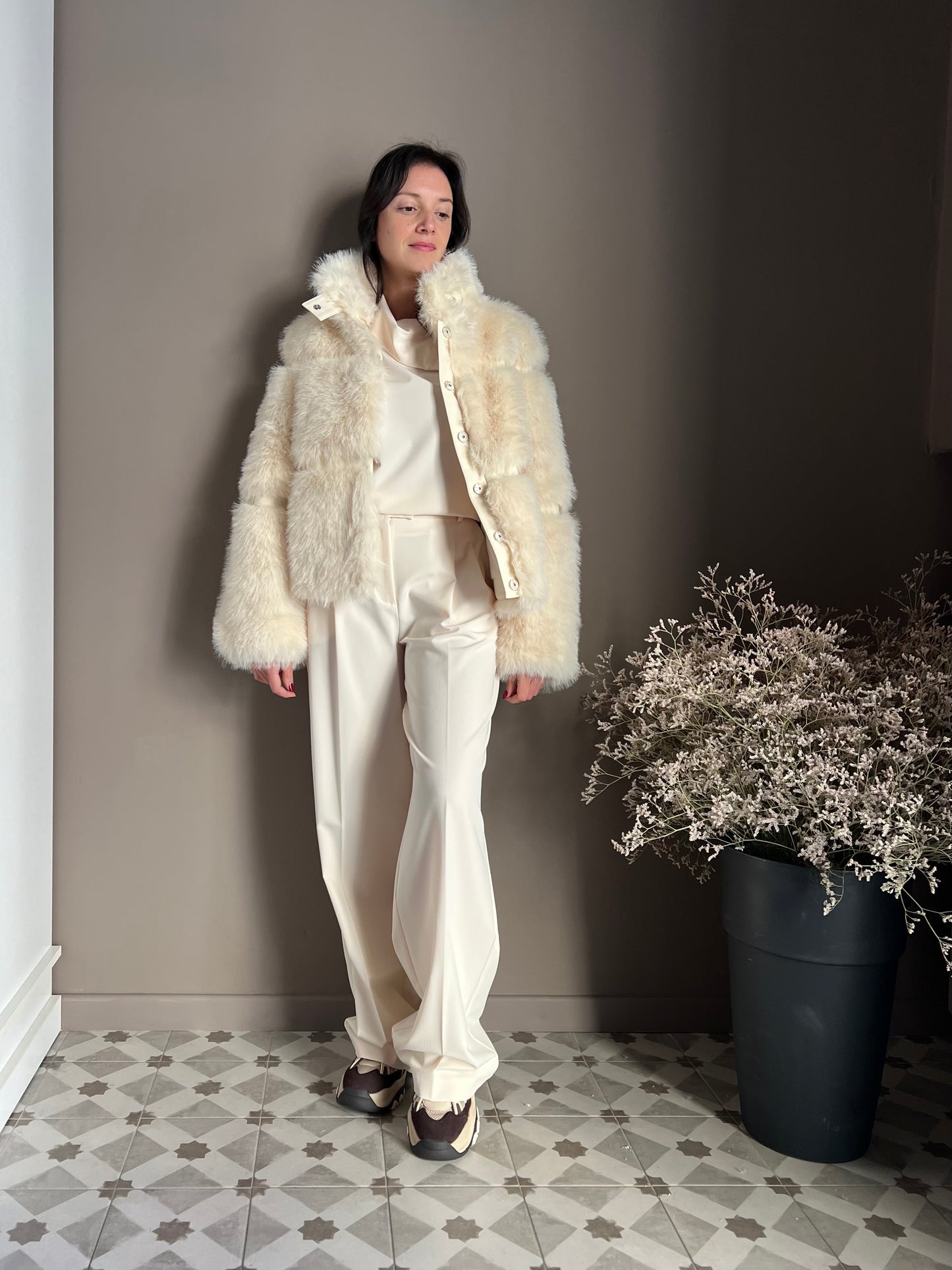 Giubbotto fluffy corto Wooly White