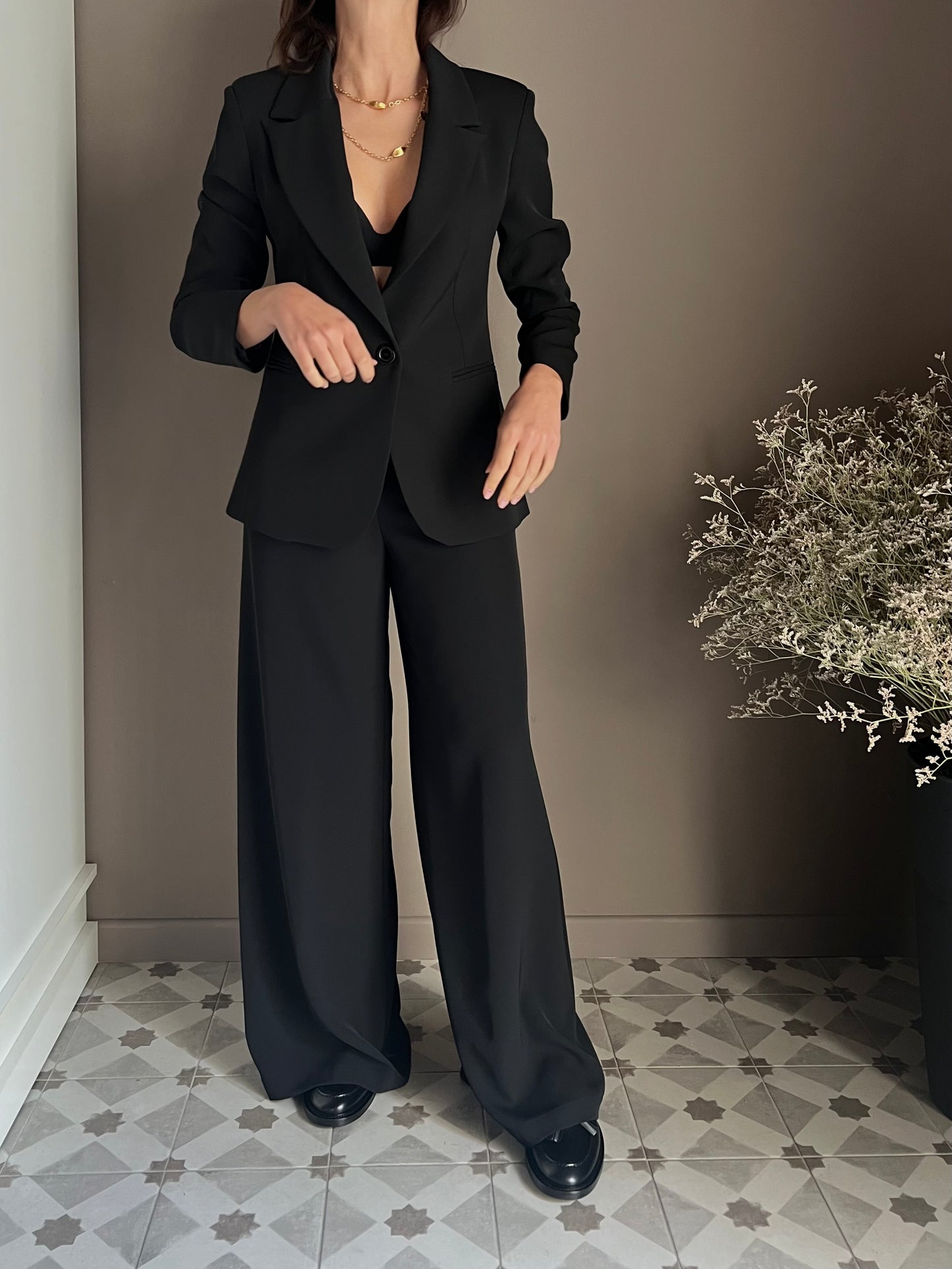 Pantalone nero in crepe vita alta