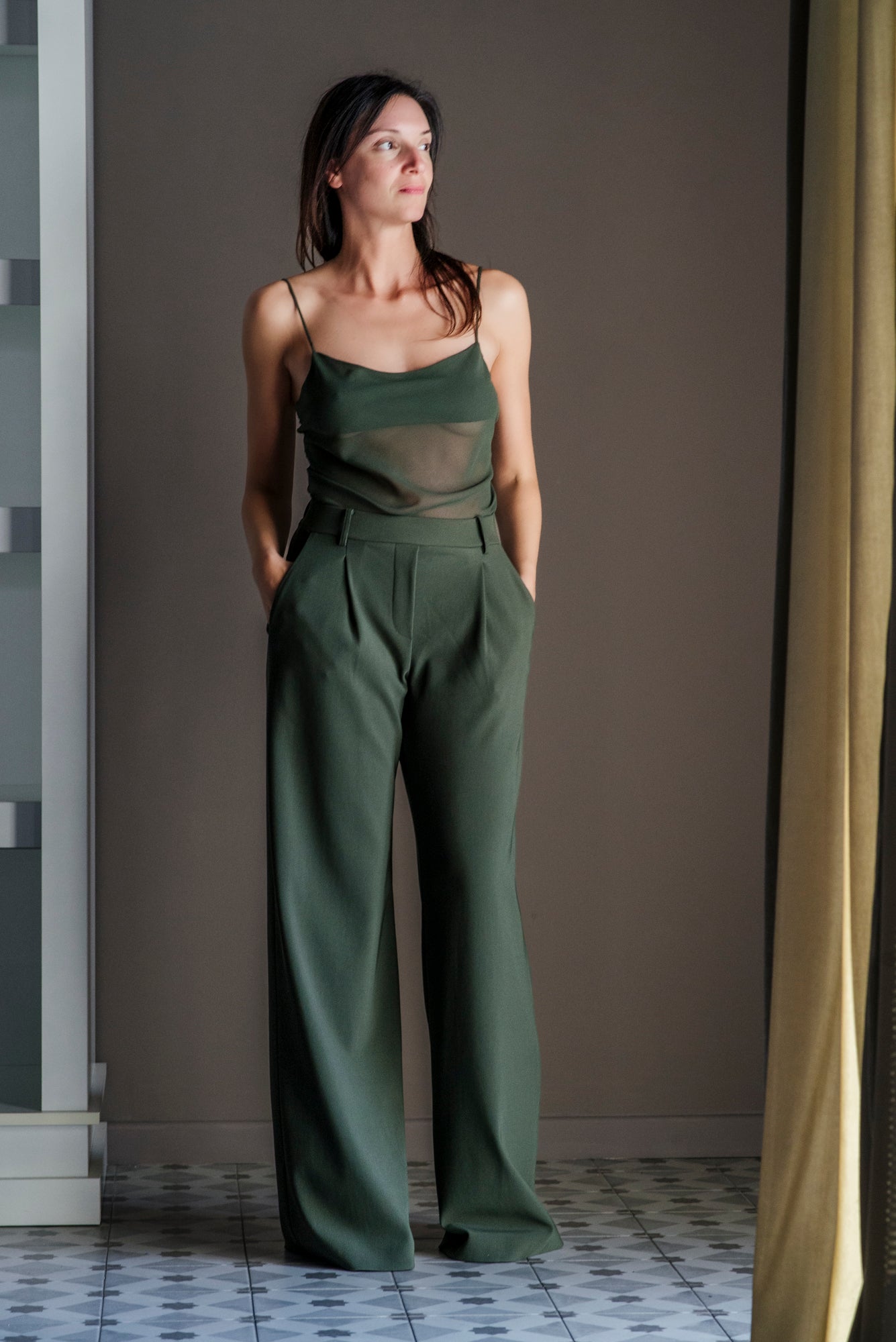 Pantalone a palazzo con vita elasticizzata militare