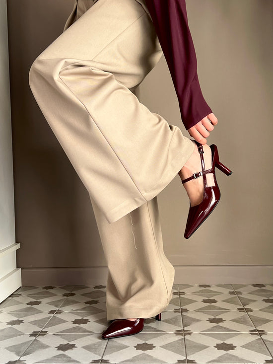 Slingback in vernice con tacco sottile