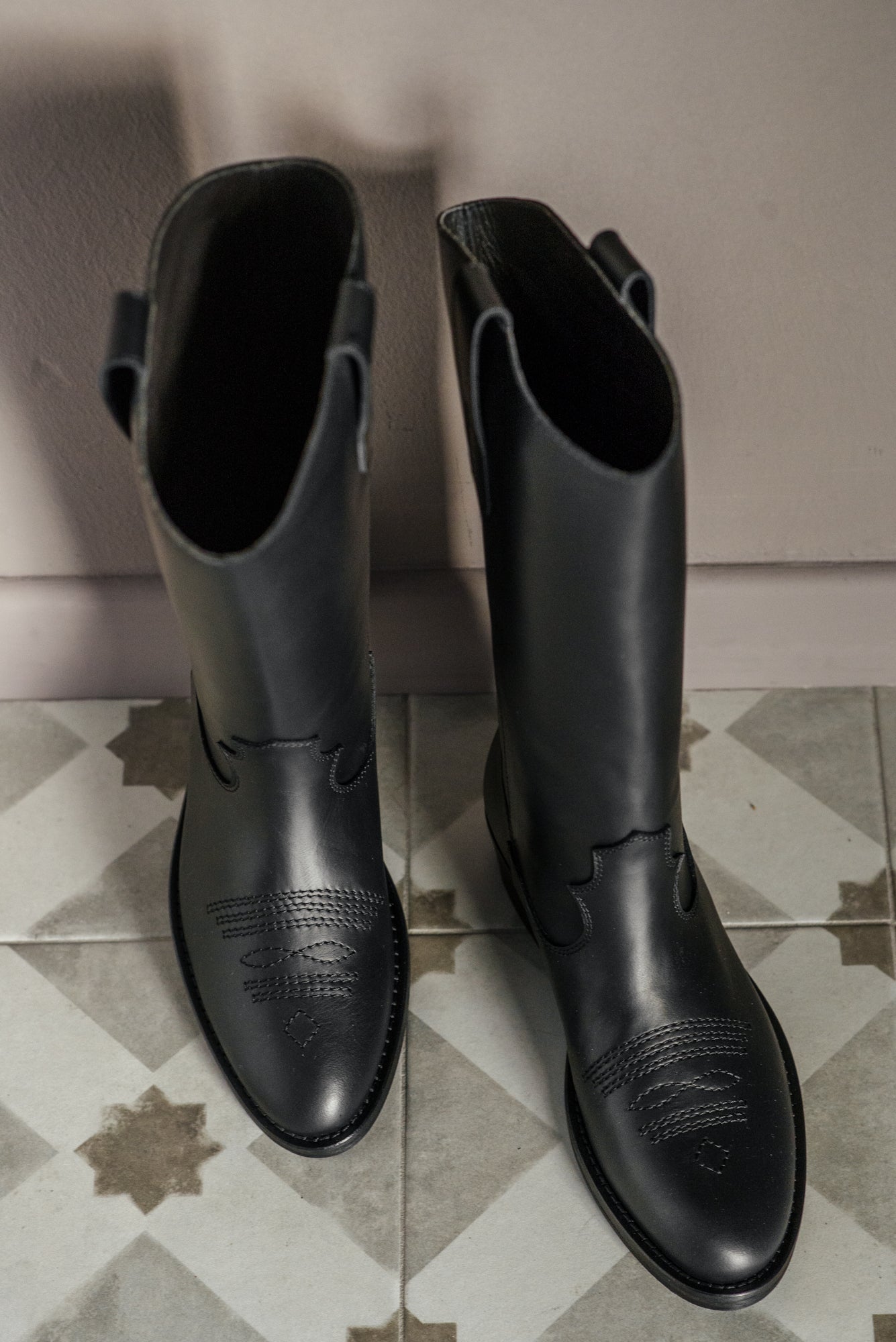 Stivale Texano in Pelle Nero – Via Roma