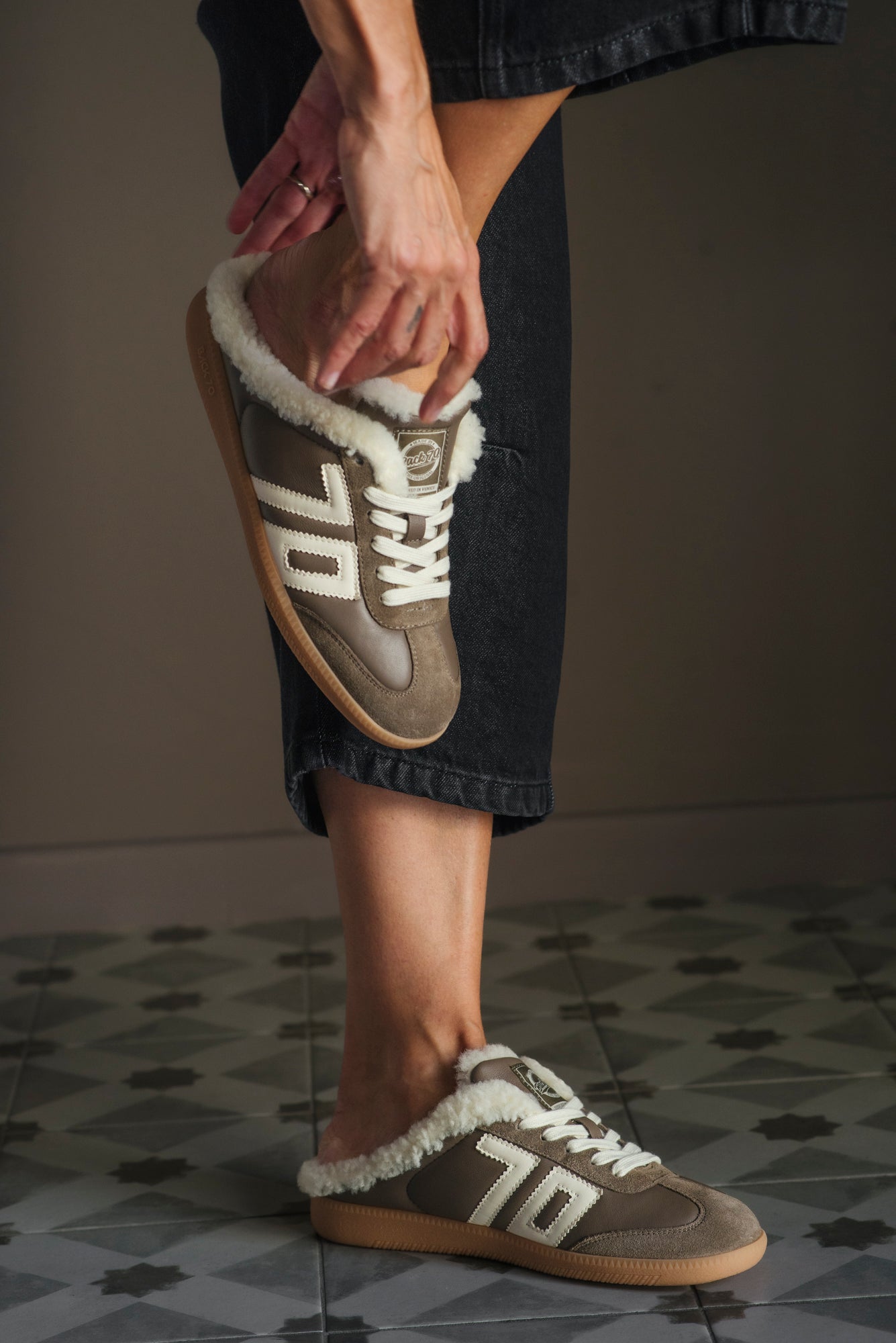 Sneakers sabot in pelle con ecopelliccia