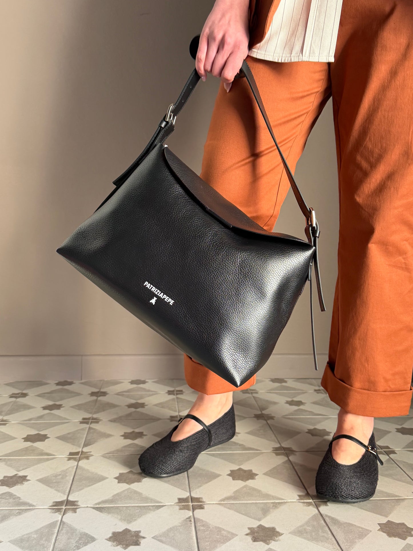 Borsa a tracolla Never grande Nera