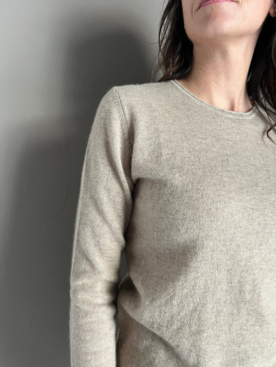 Maglia basic girocollo in 100% cashmere beige