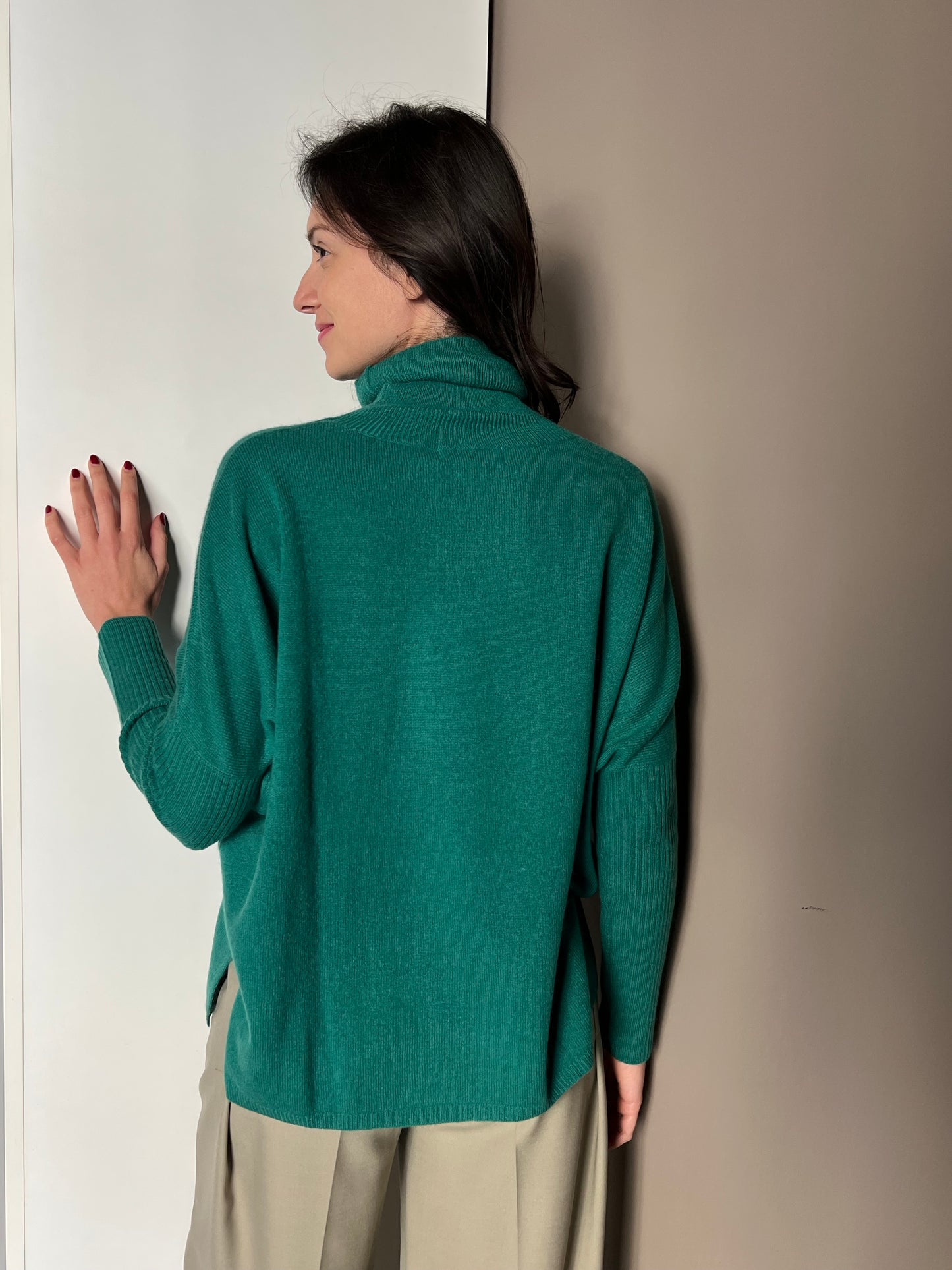 Maglia In Cashemire collo alto maniche aderenti