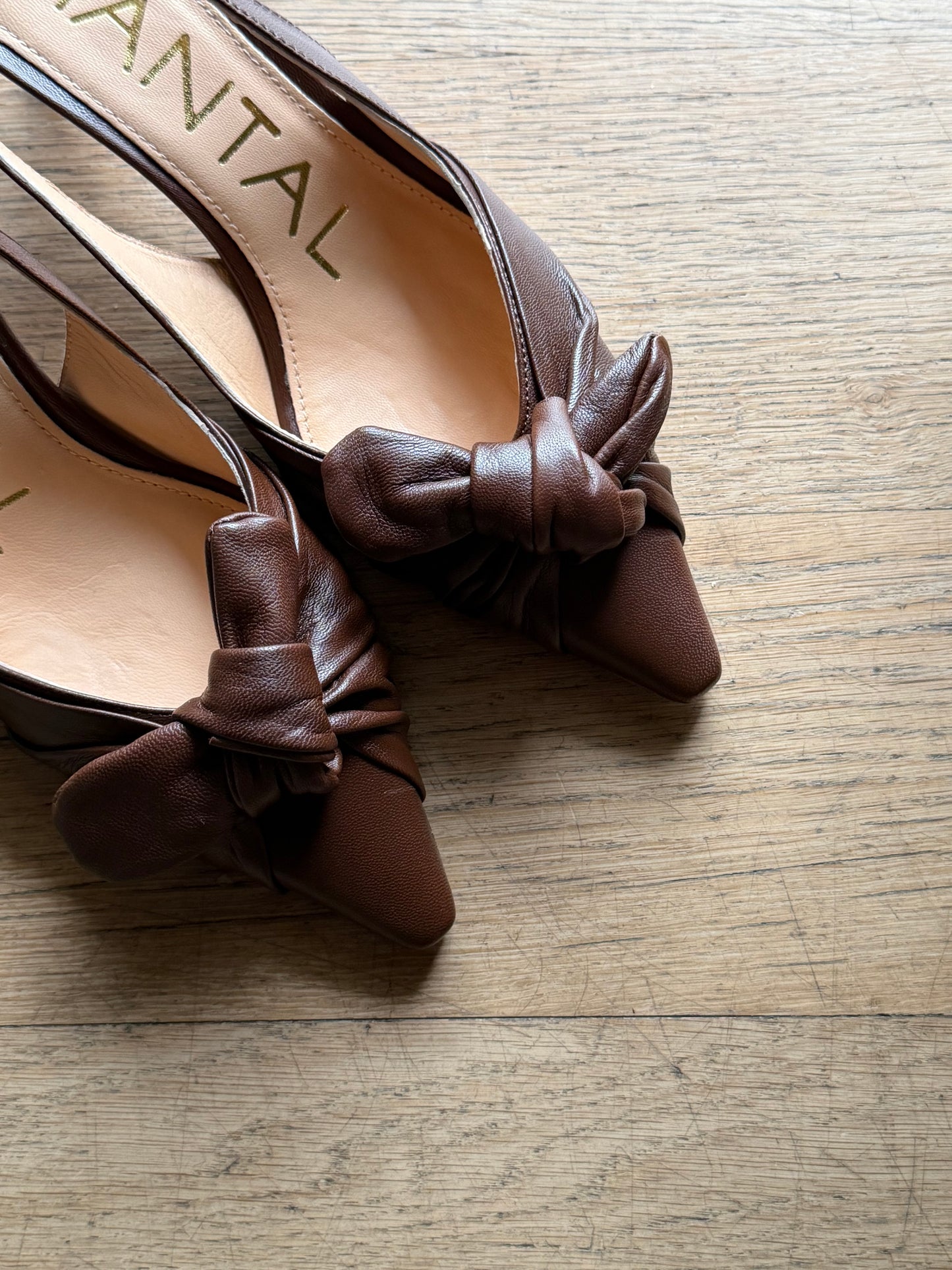 Decolletè in nappa con nodo